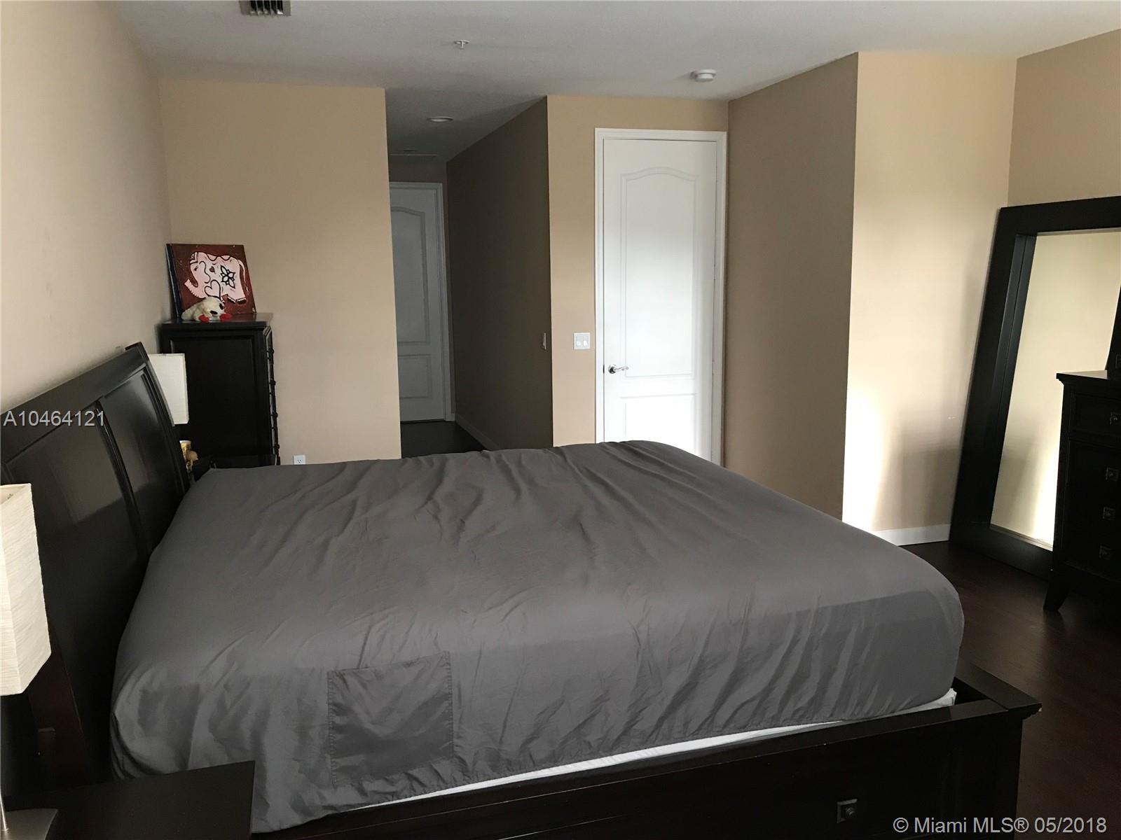 CALABRIA CONDO PH 9 - Residential