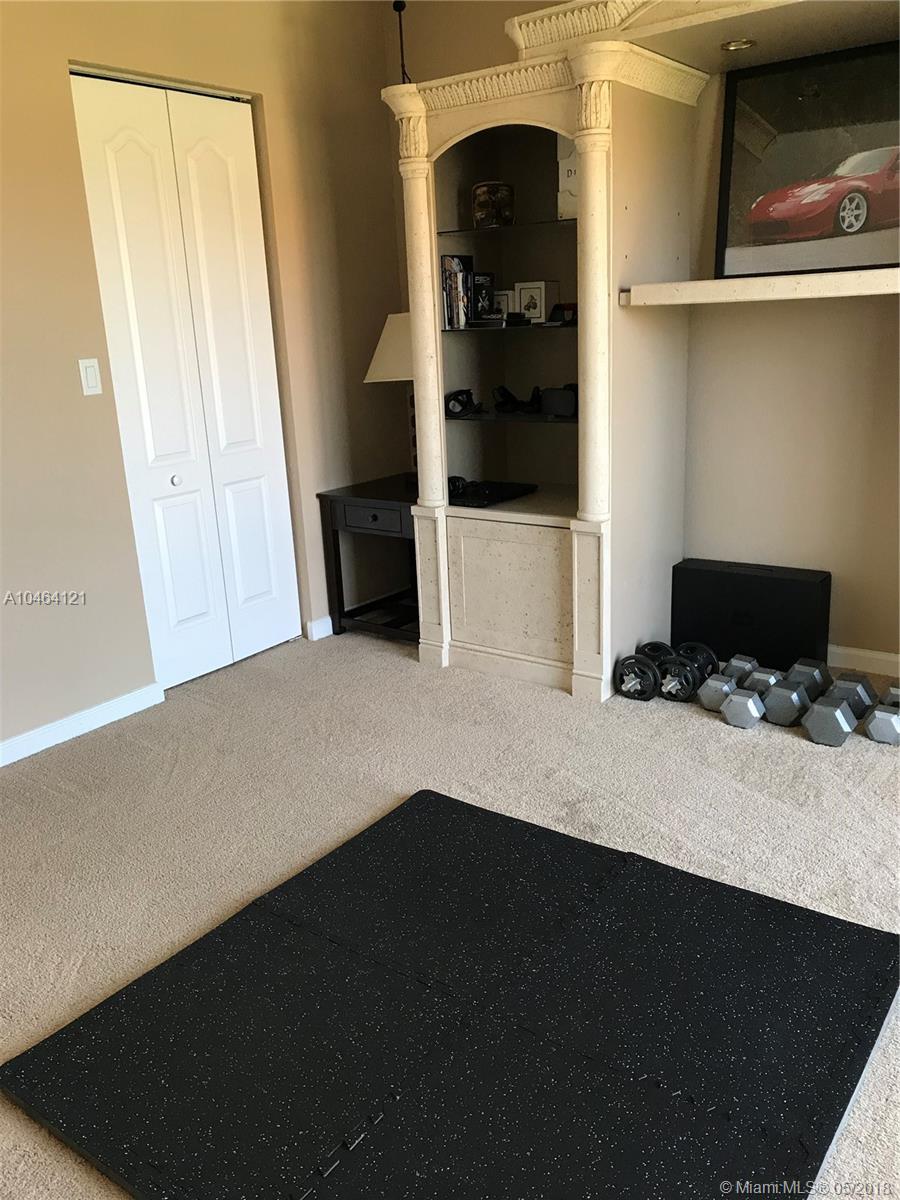 CALABRIA CONDO PH 9 - Residential