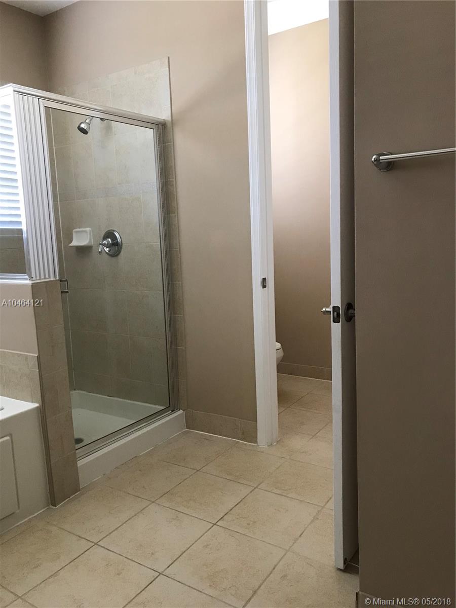 CALABRIA CONDO PH 9 - Residential