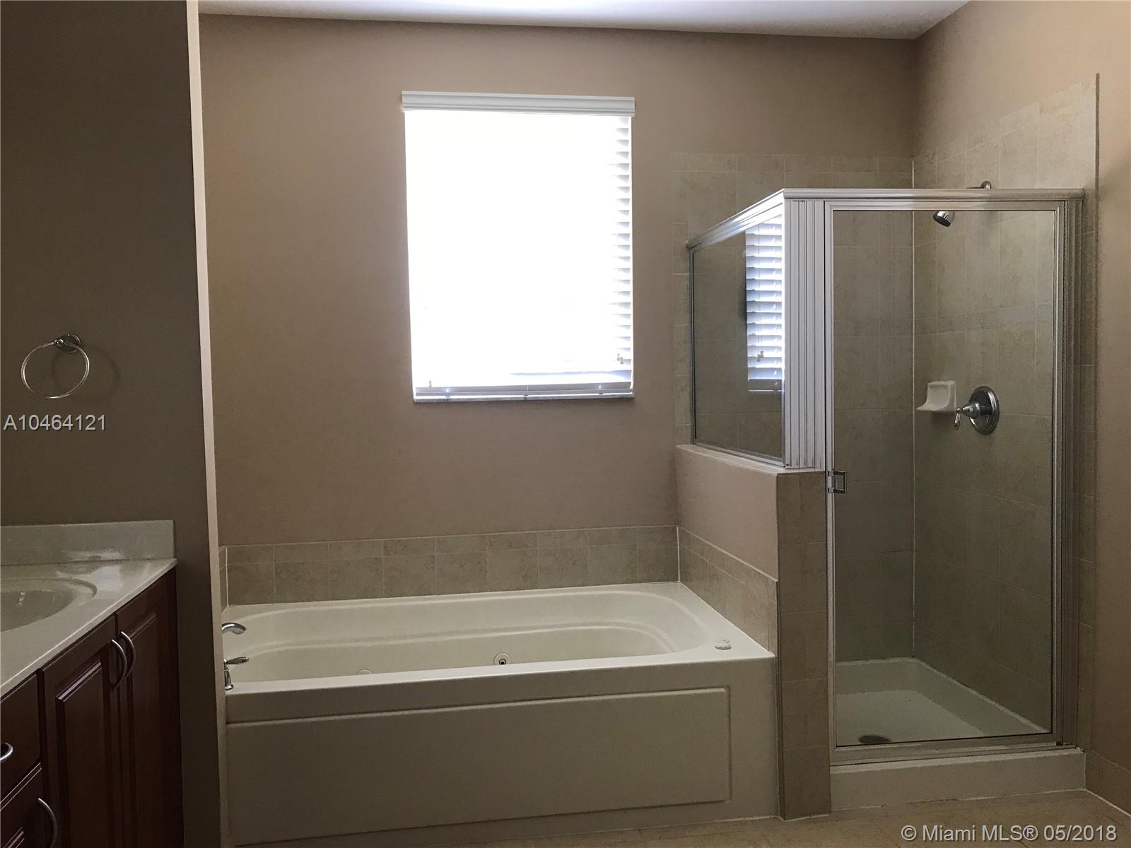 CALABRIA CONDO PH 9 - Residential