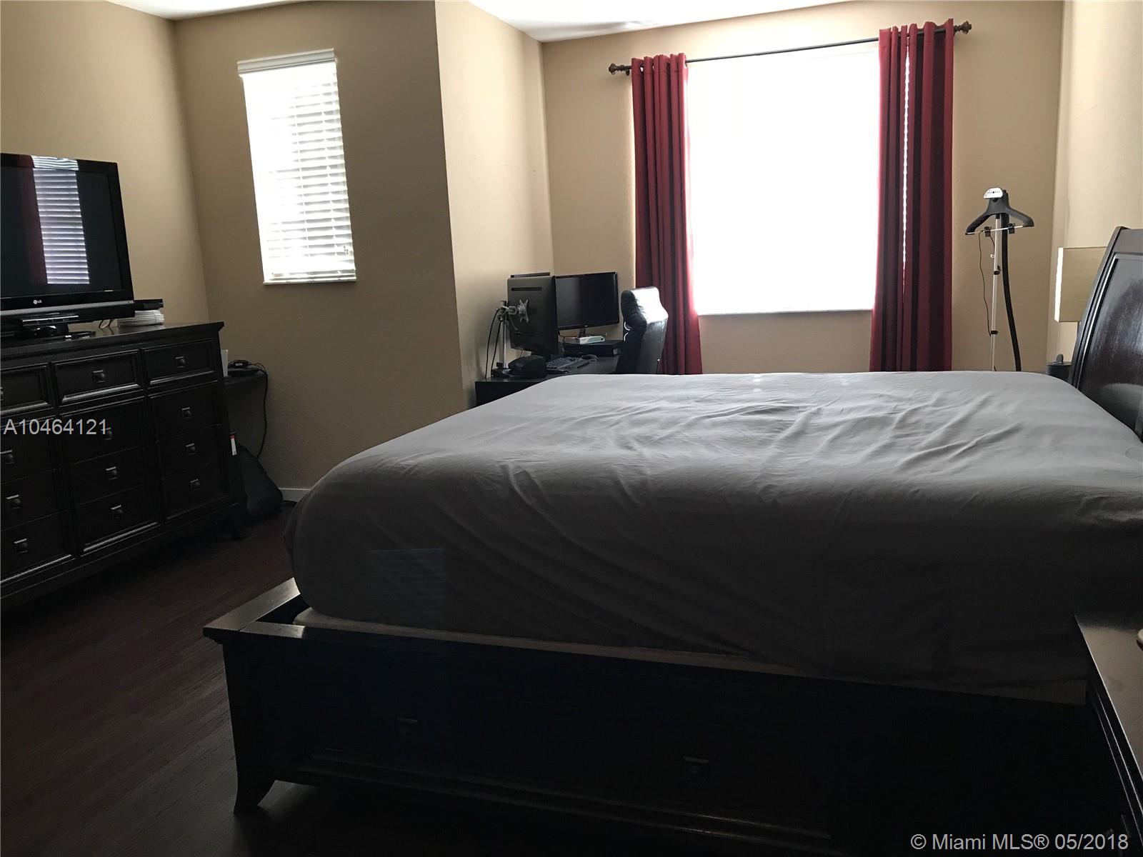 CALABRIA CONDO PH 9 - Residential