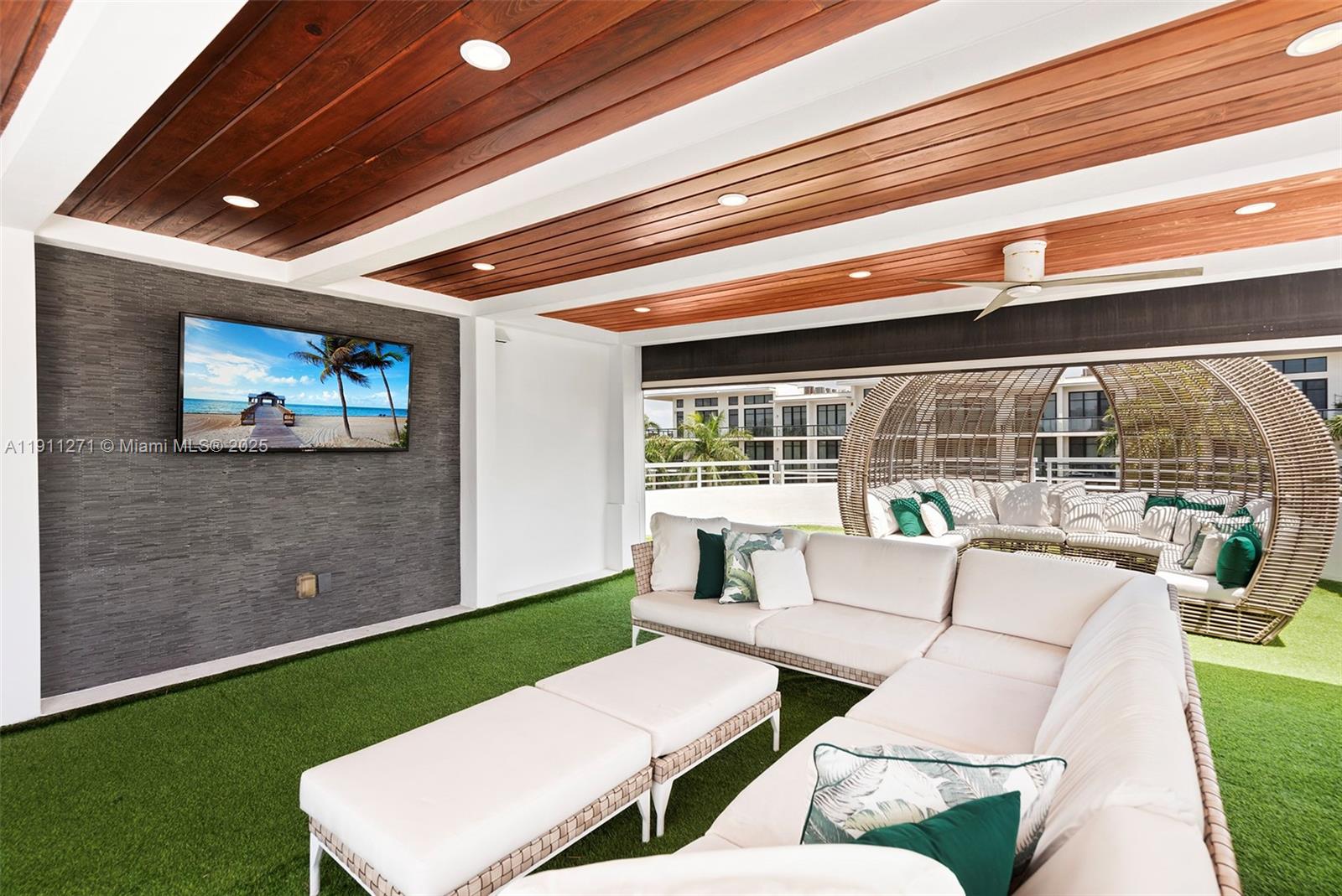 BEACH WAY HEIGHTS UNIT - Residential