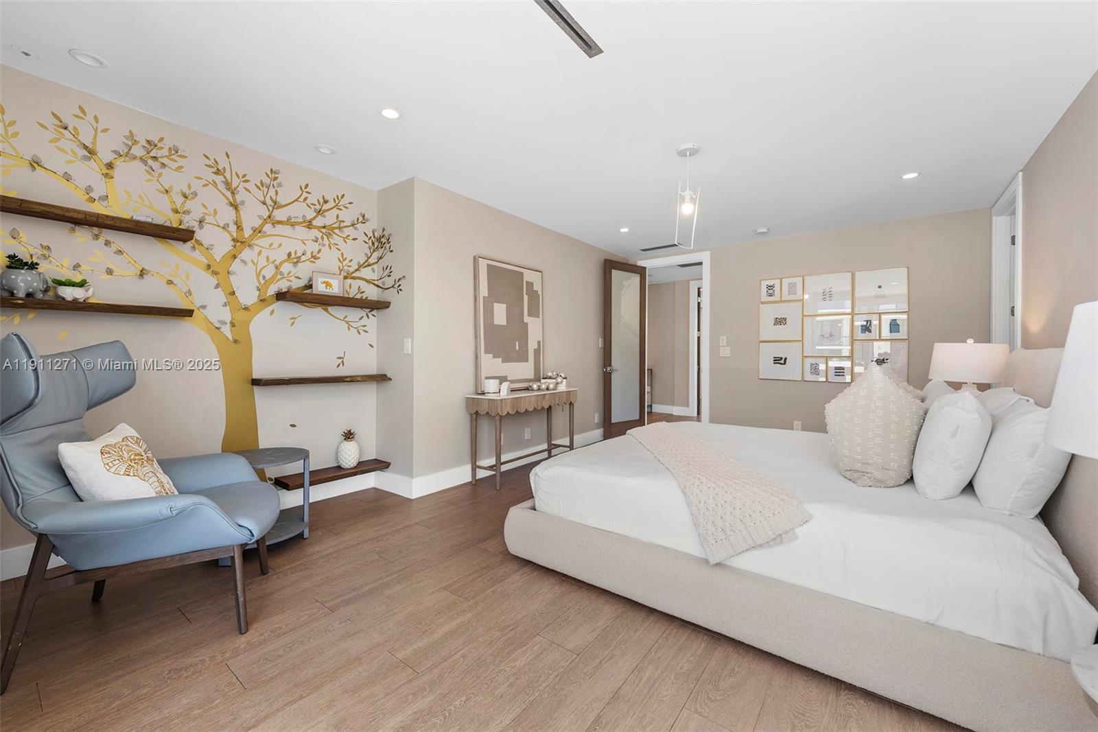 BEACH WAY HEIGHTS UNIT - Residential