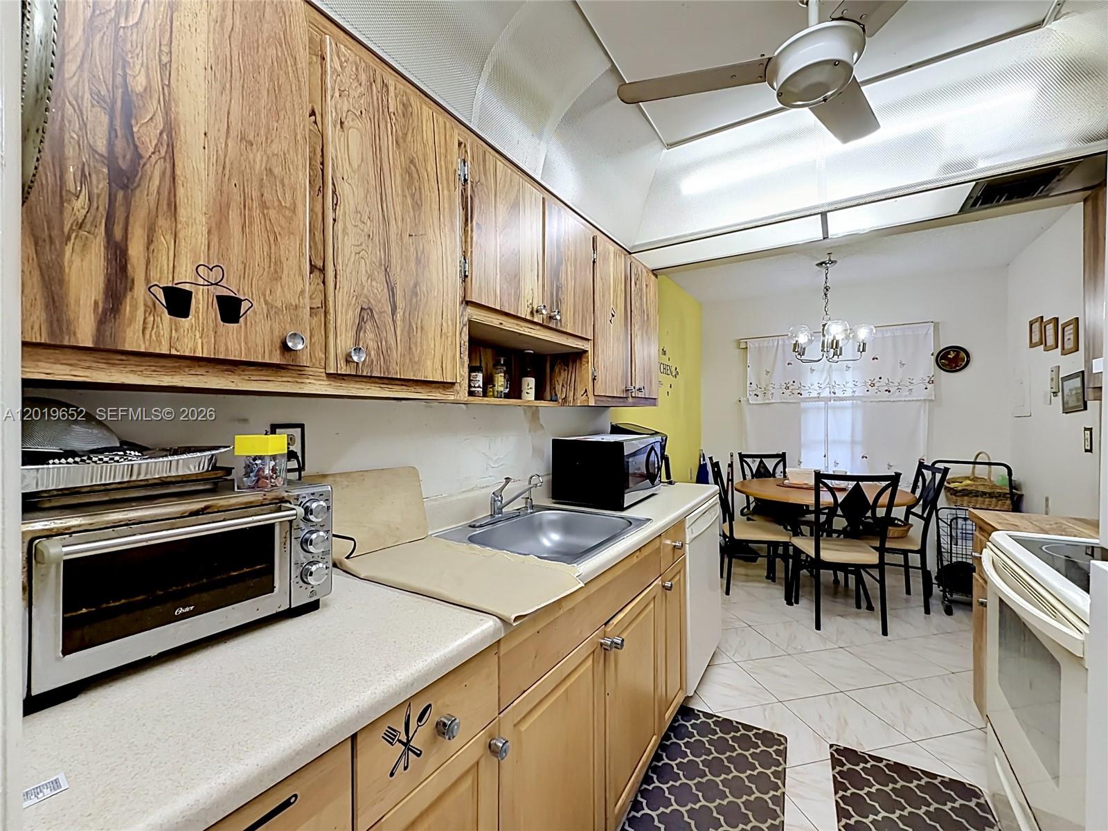 CYPRESS CHASE CONDO NO 5 - Residential