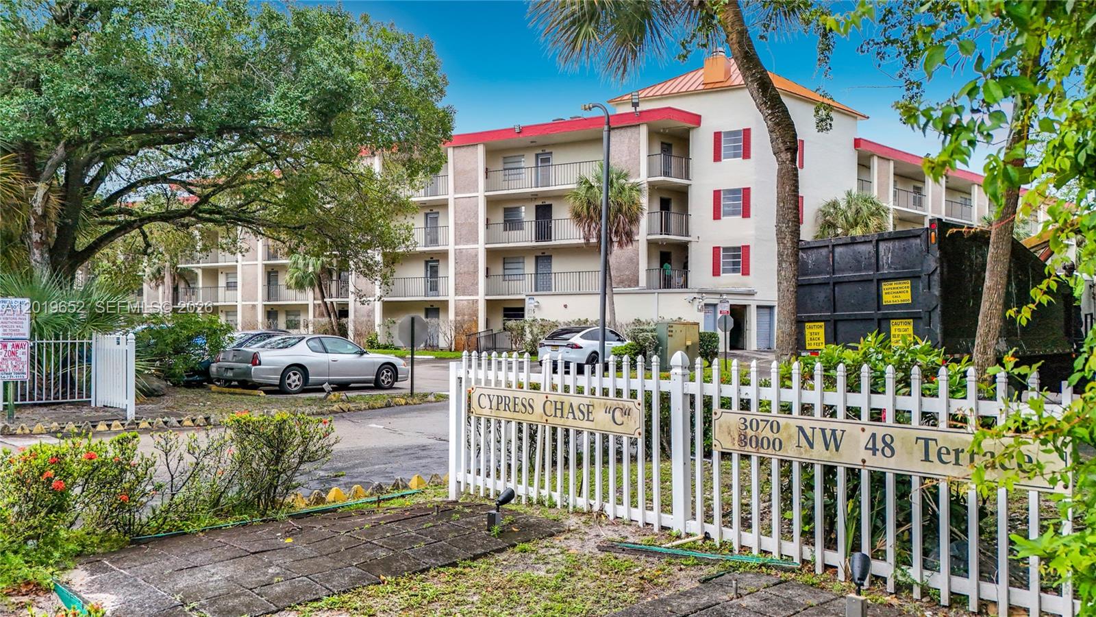 CYPRESS CHASE CONDO NO 5 - Residential