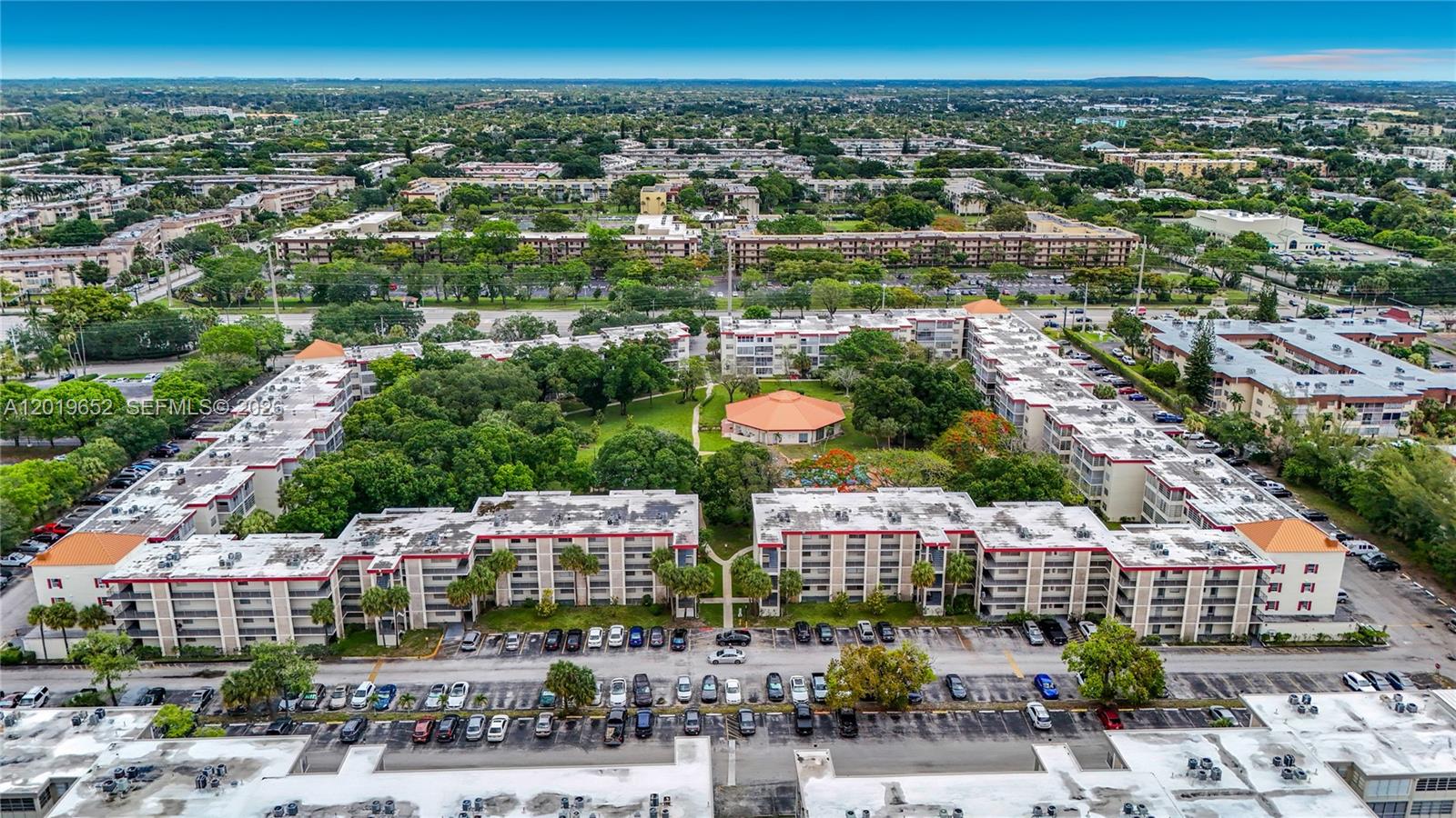 CYPRESS CHASE CONDO NO 5 - Residential