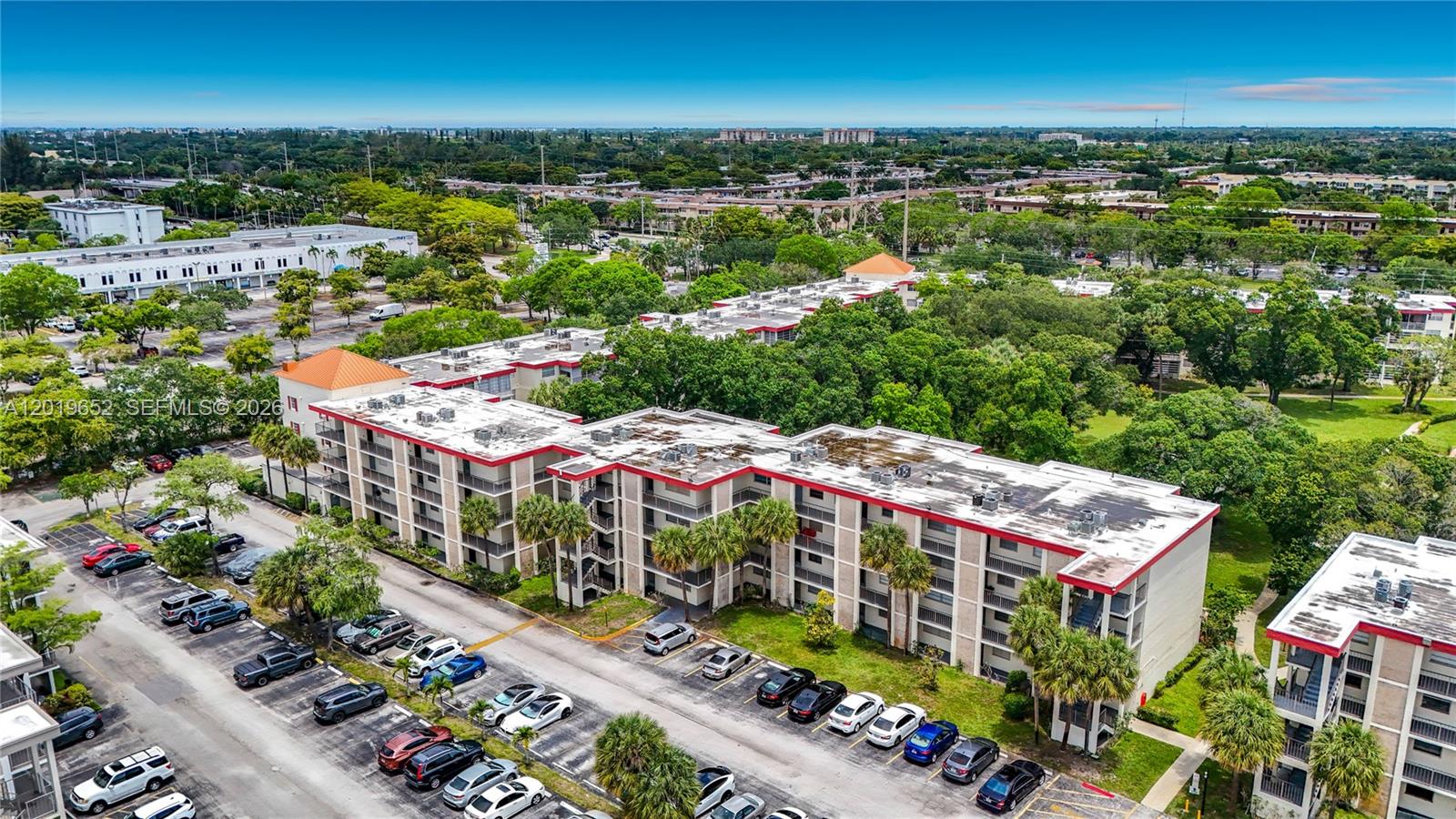 CYPRESS CHASE CONDO NO 5 - Residential