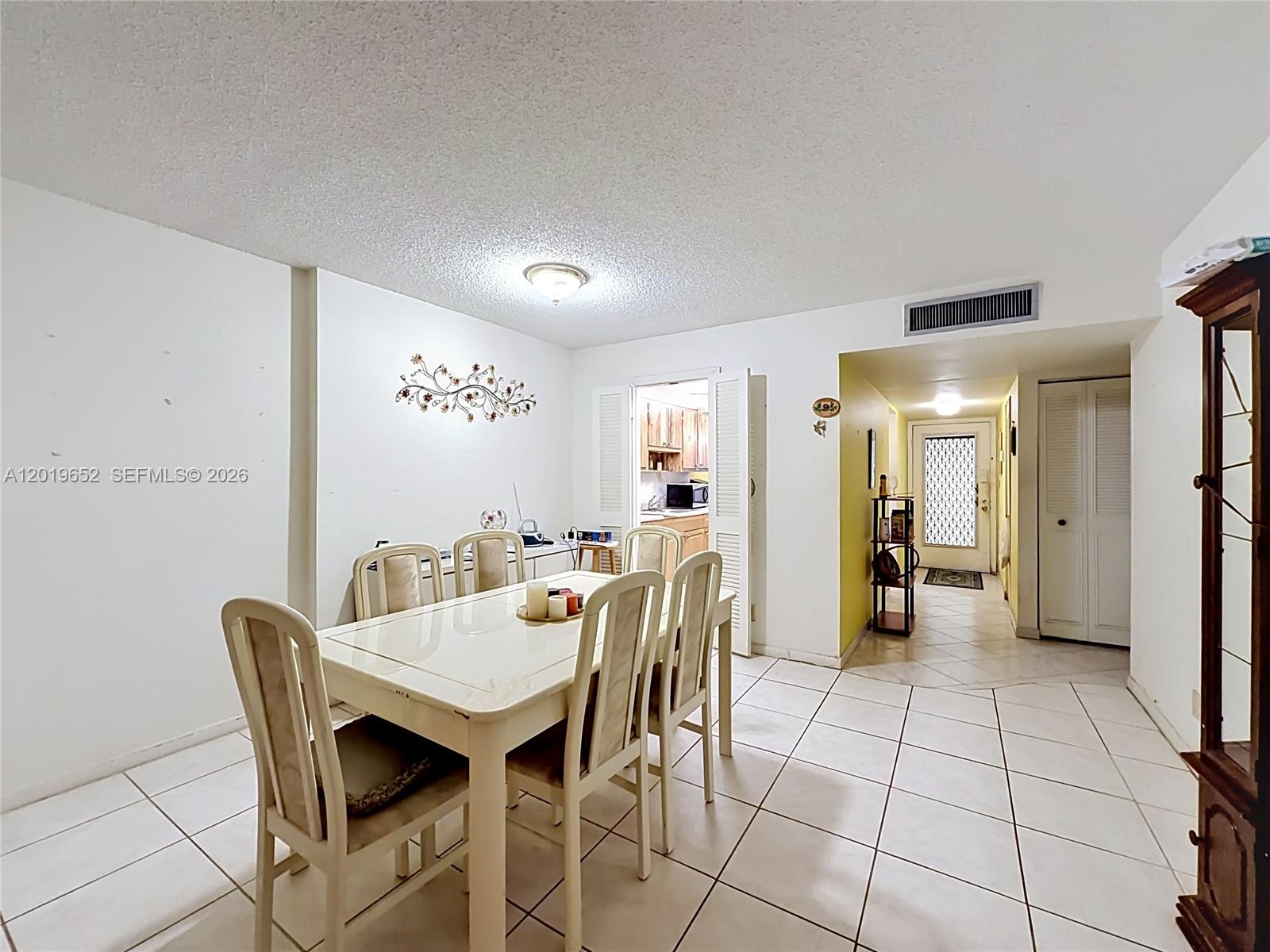 CYPRESS CHASE CONDO NO 5 - Residential