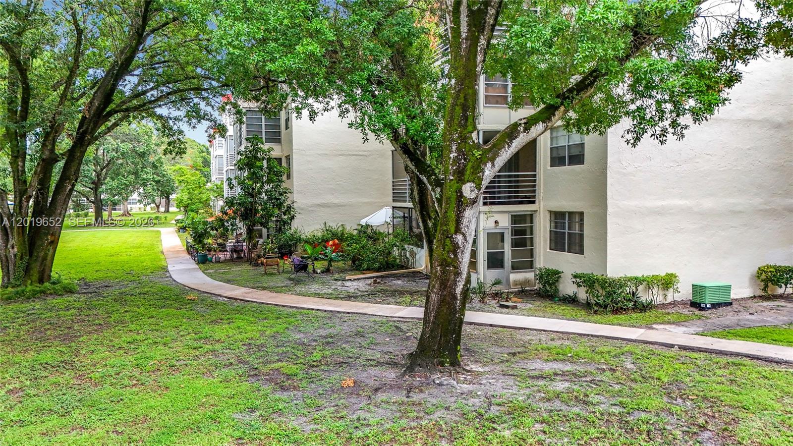 CYPRESS CHASE CONDO NO 5 - Residential