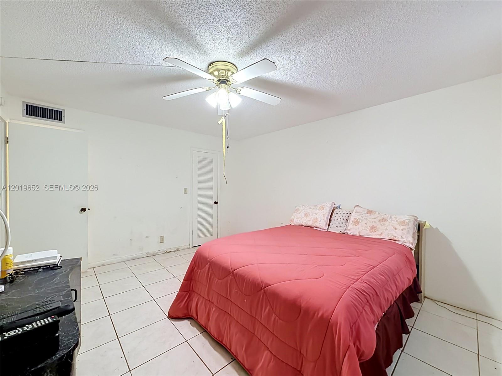 CYPRESS CHASE CONDO NO 5 - Residential