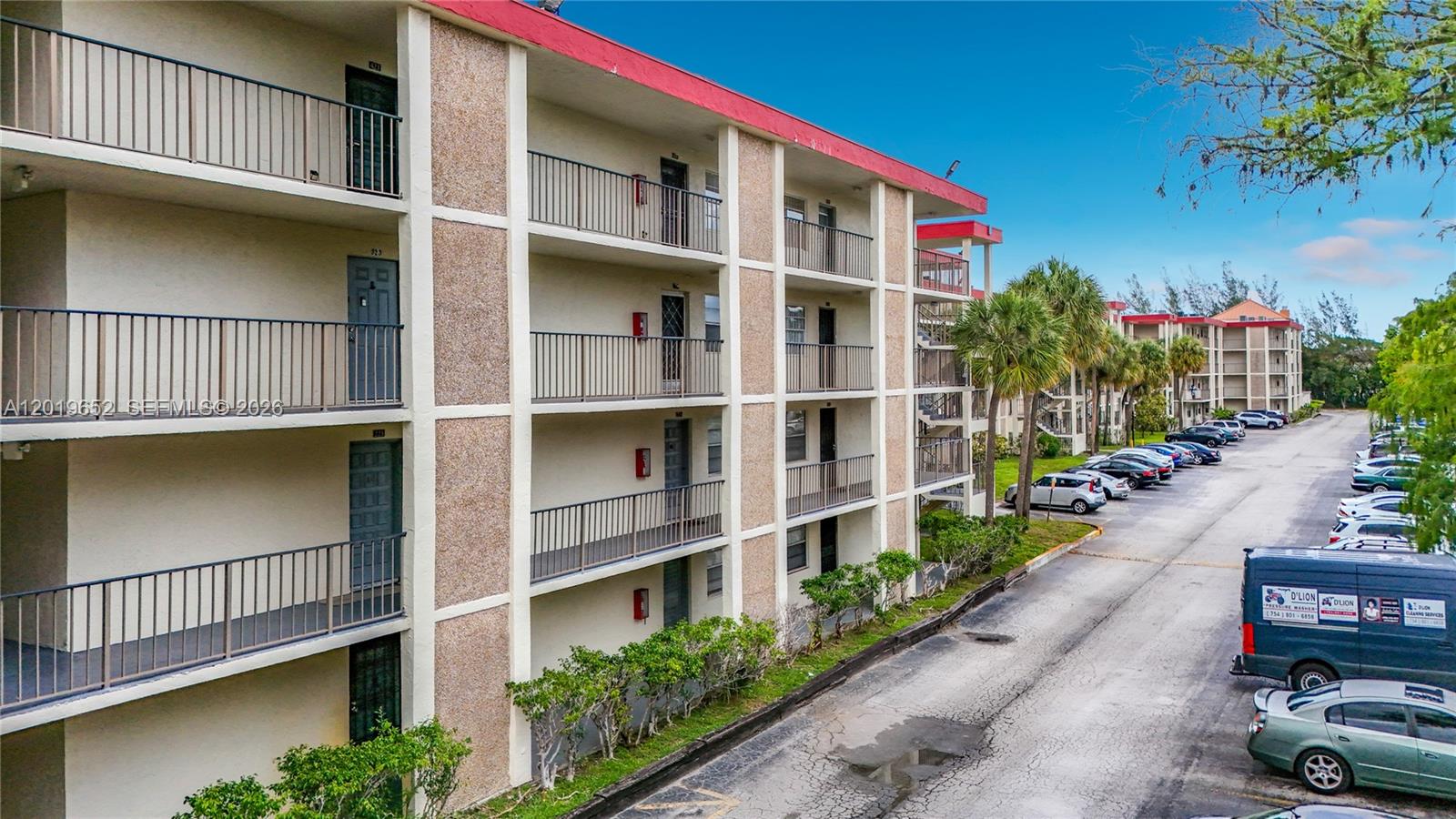 CYPRESS CHASE CONDO NO 5 - Residential