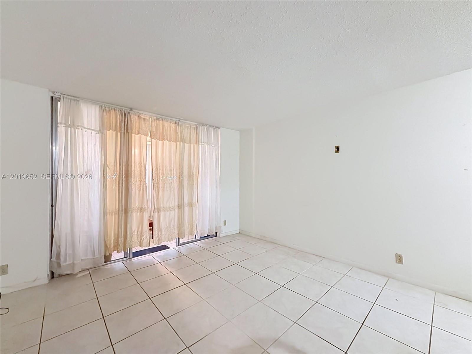 CYPRESS CHASE CONDO NO 5 - Residential