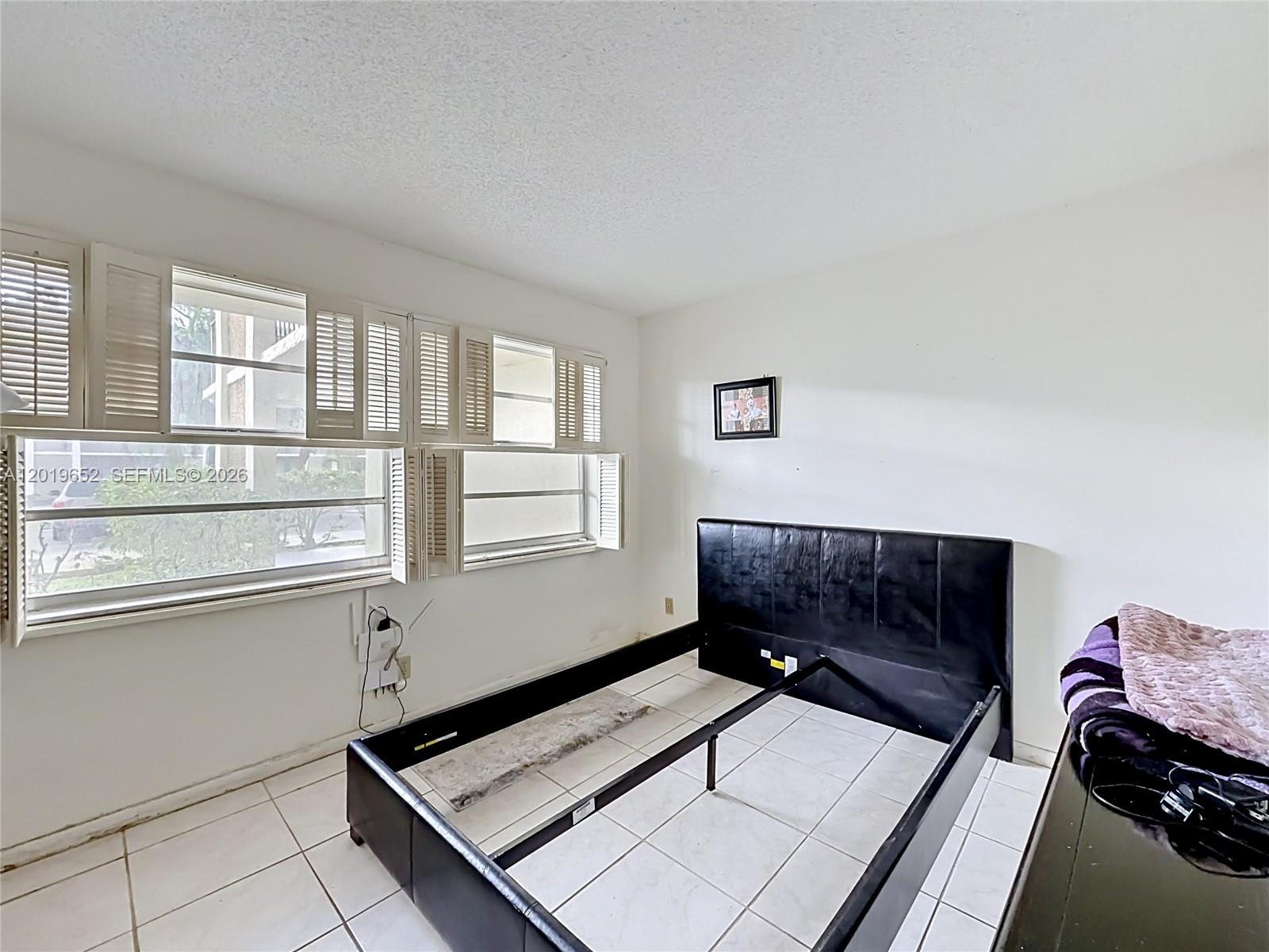 CYPRESS CHASE CONDO NO 5 - Residential
