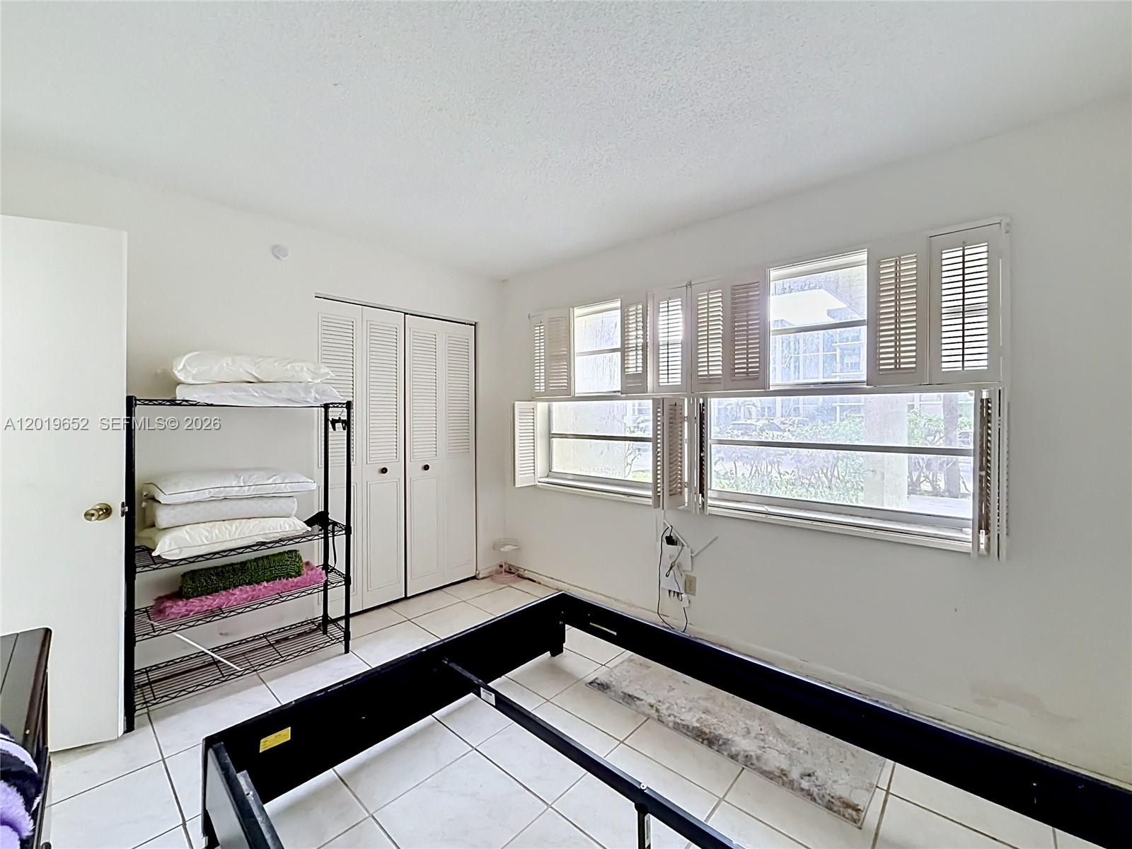 CYPRESS CHASE CONDO NO 5 - Residential