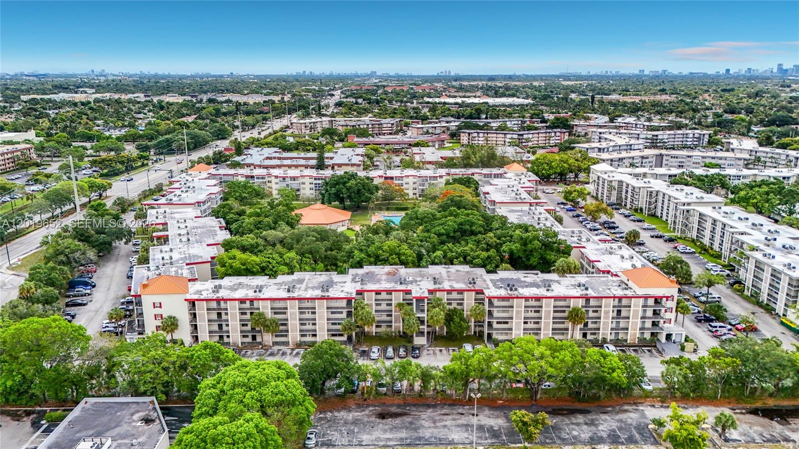CYPRESS CHASE CONDO NO 5 - Residential