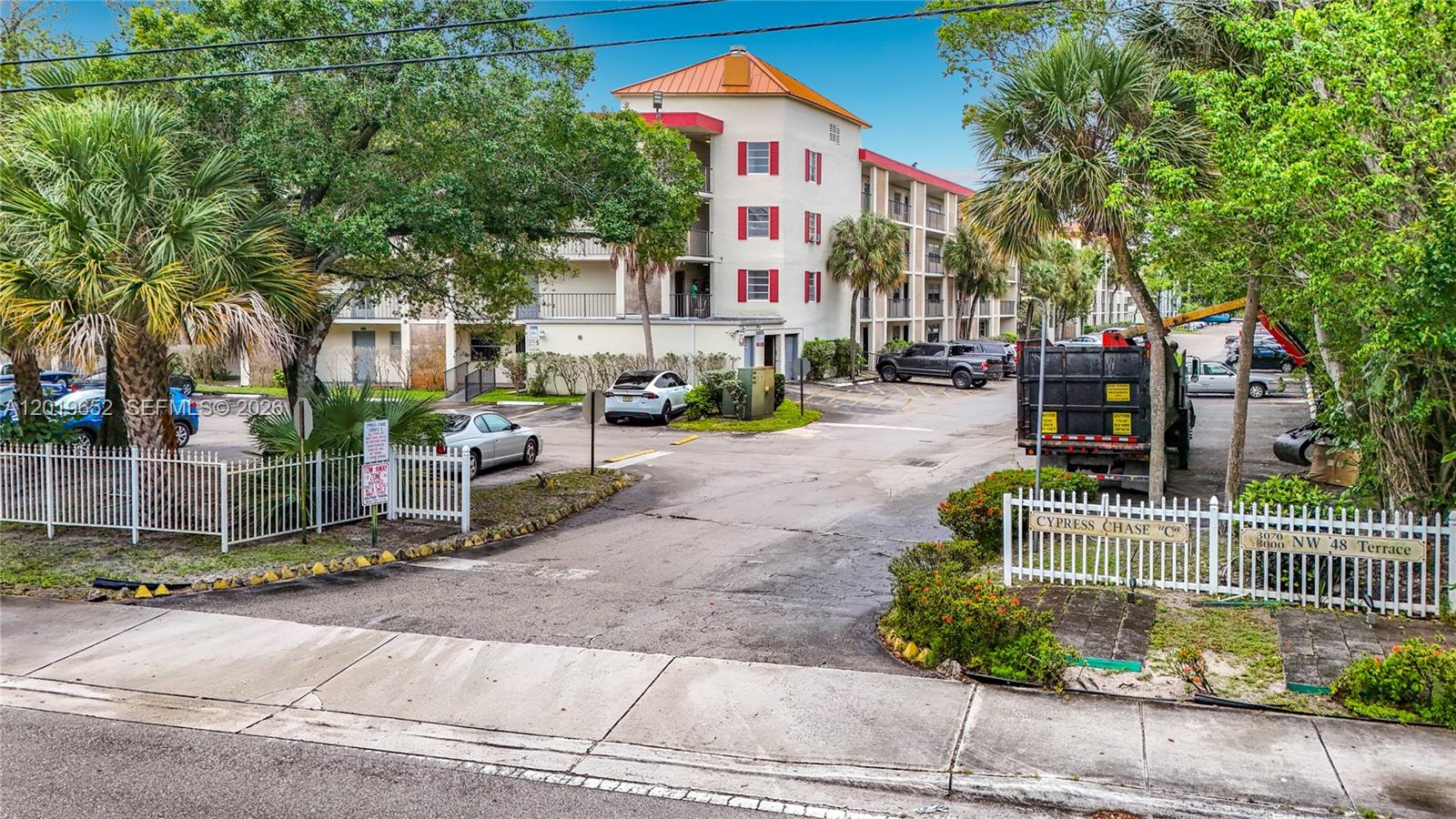 CYPRESS CHASE CONDO NO 5 - Residential