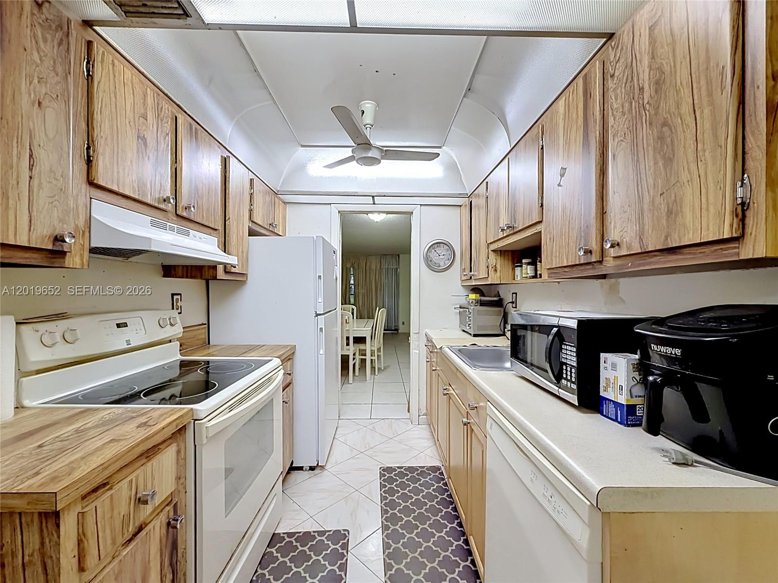 CYPRESS CHASE CONDO NO 5 - Residential