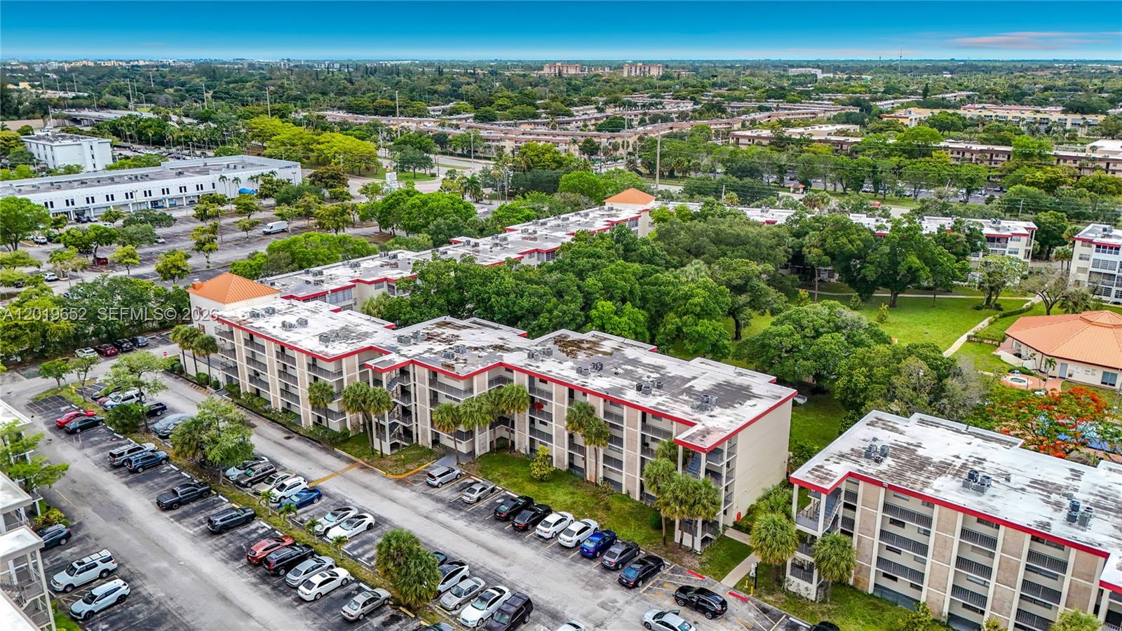 CYPRESS CHASE CONDO NO 5 - Residential