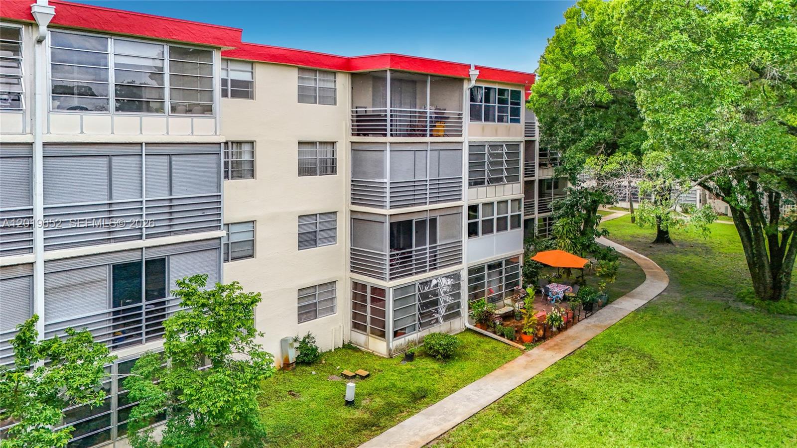 CYPRESS CHASE CONDO NO 5 - Residential