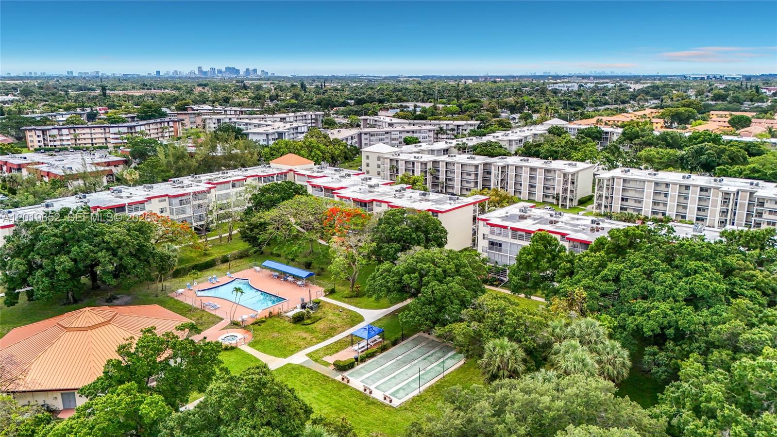 CYPRESS CHASE CONDO NO 5 - Residential
