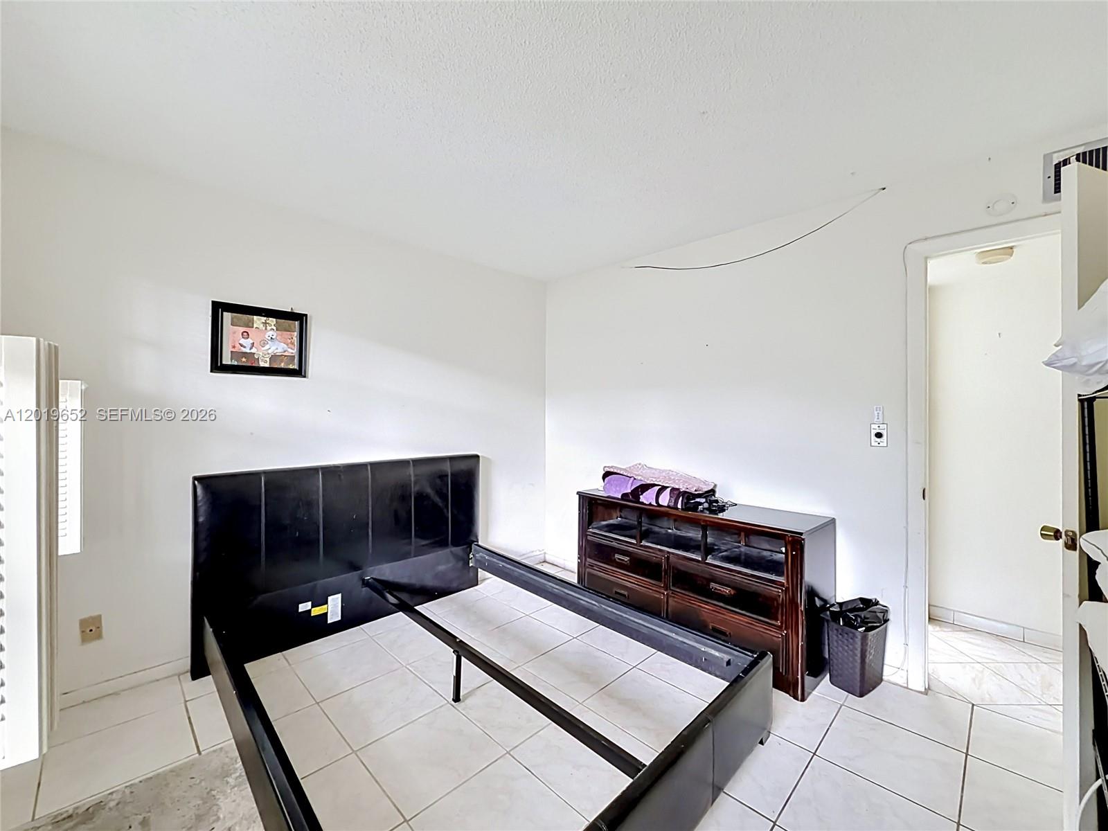 CYPRESS CHASE CONDO NO 5 - Residential