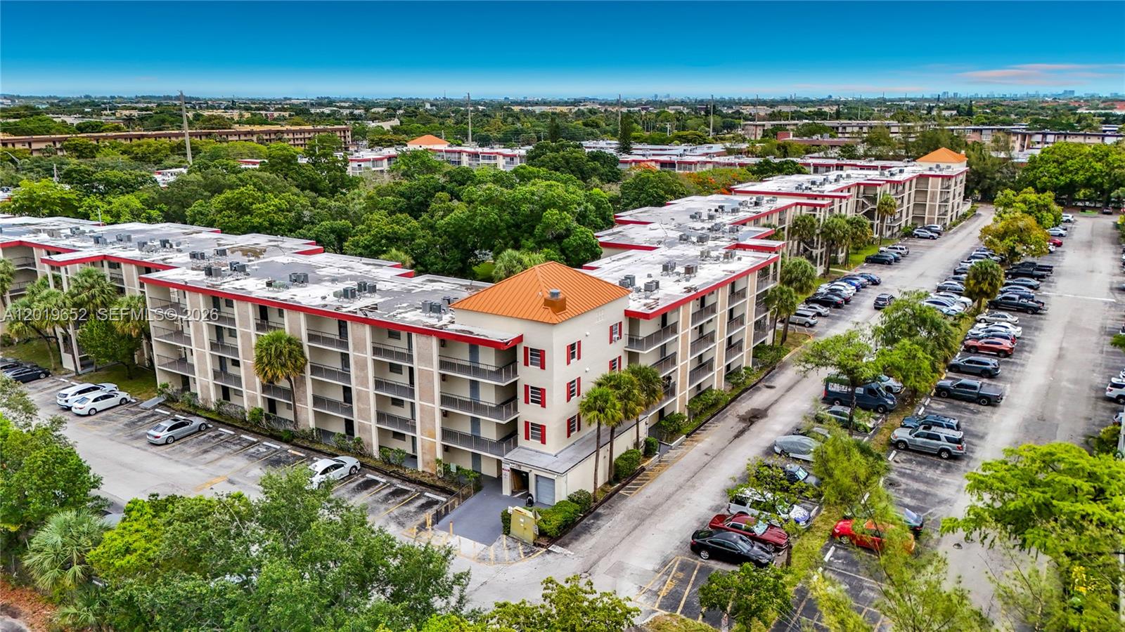 CYPRESS CHASE CONDO NO 5 - Residential