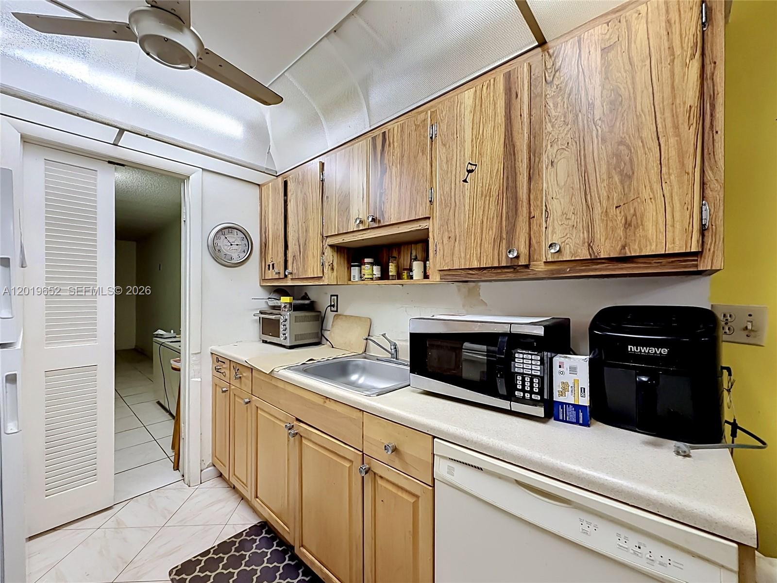 CYPRESS CHASE CONDO NO 5 - Residential