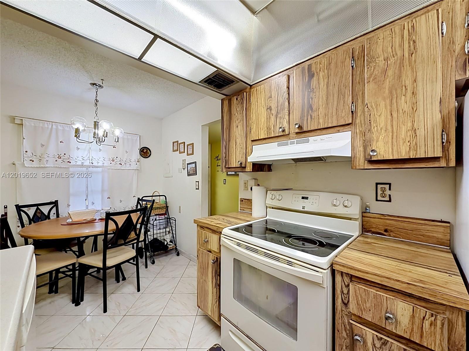 CYPRESS CHASE CONDO NO 5 - Residential