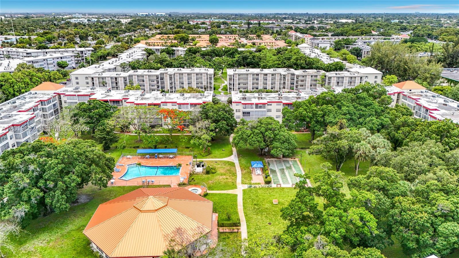 CYPRESS CHASE CONDO NO 5 - Residential