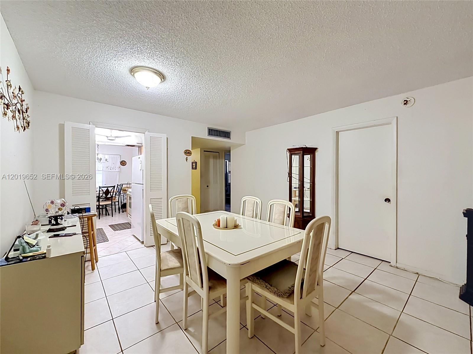 CYPRESS CHASE CONDO NO 5 - Residential
