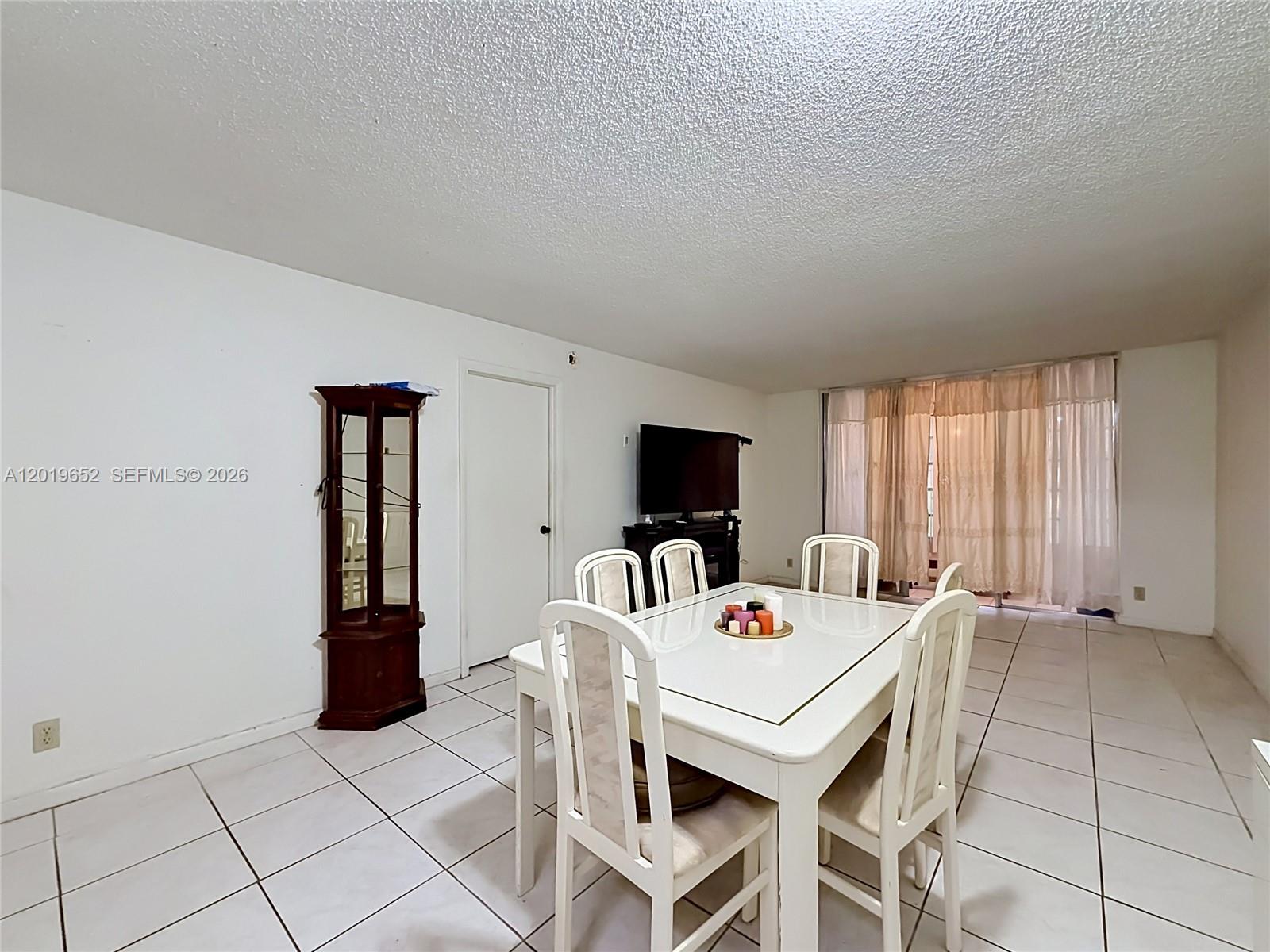 CYPRESS CHASE CONDO NO 5 - Residential