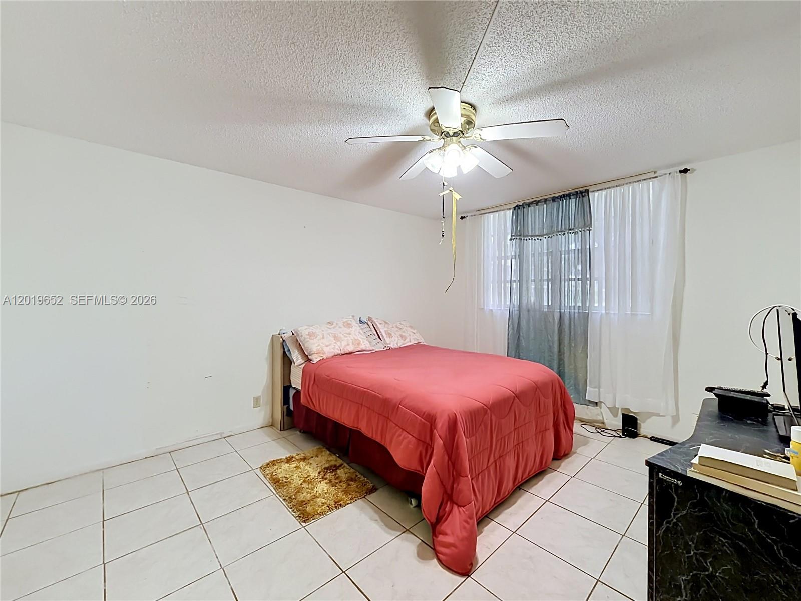 CYPRESS CHASE CONDO NO 5 - Residential