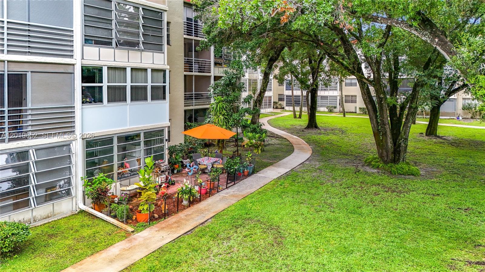 CYPRESS CHASE CONDO NO 5 - Residential
