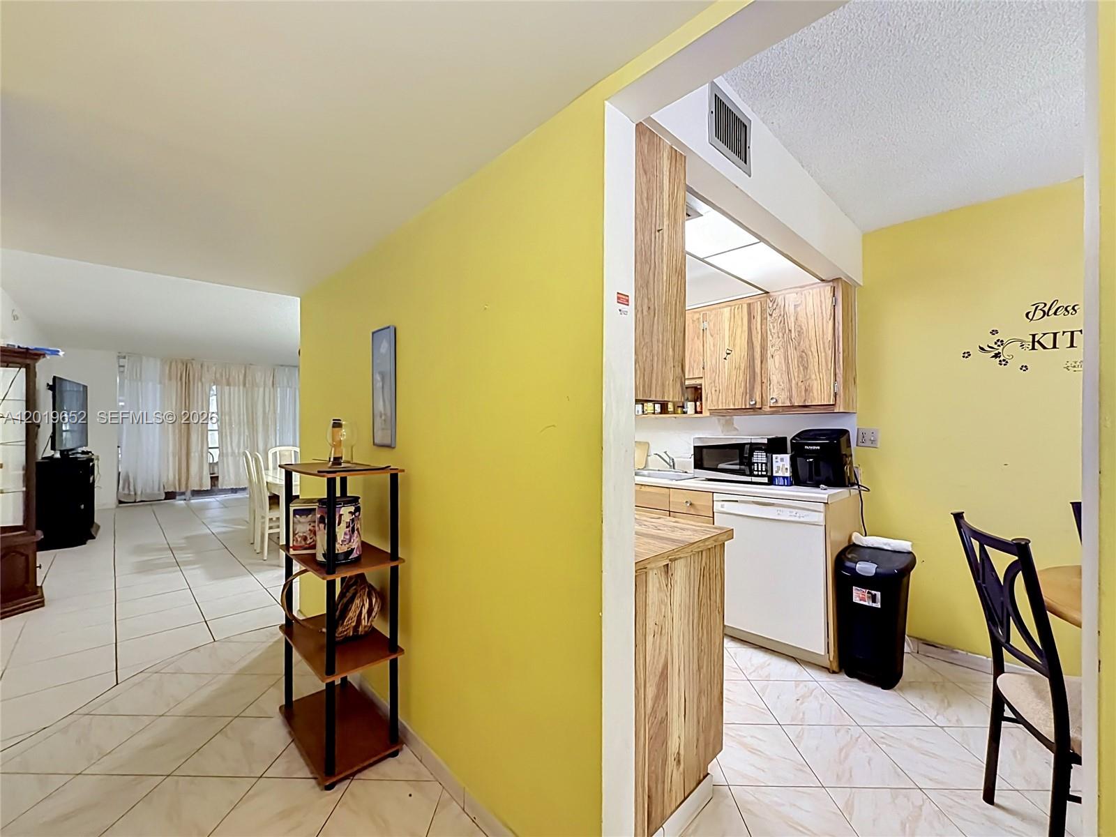 CYPRESS CHASE CONDO NO 5 - Residential