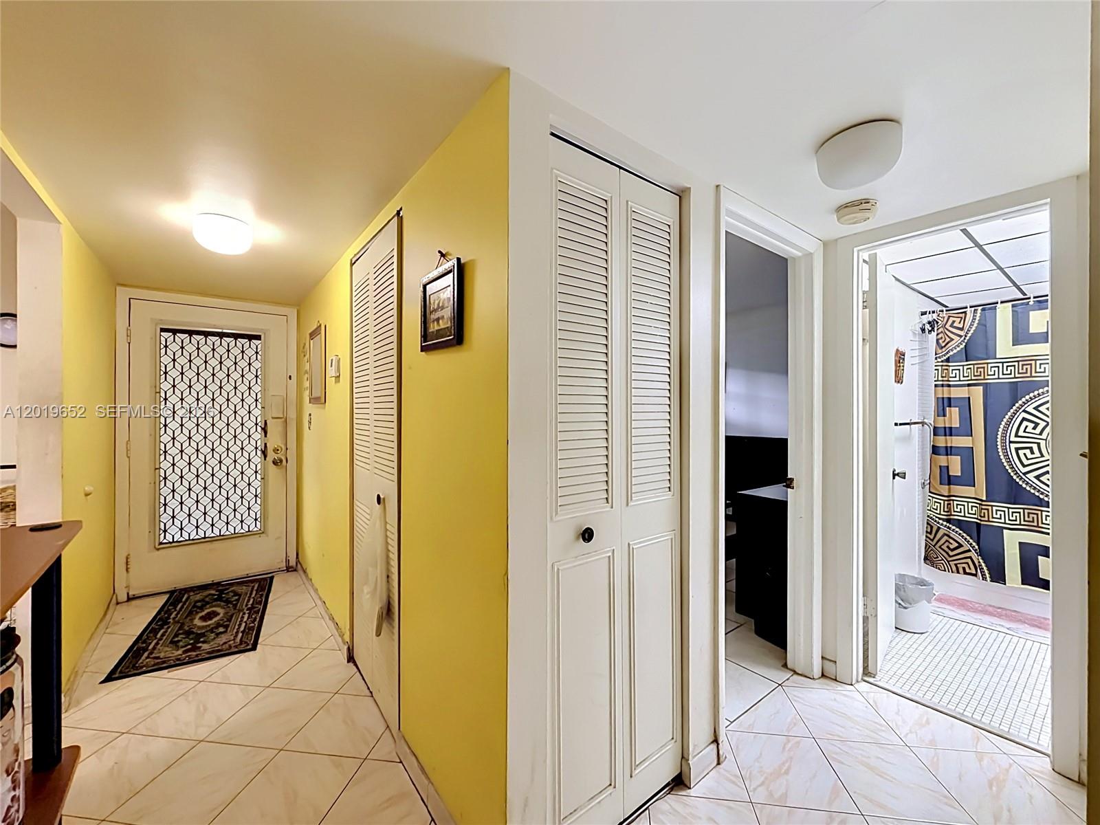 CYPRESS CHASE CONDO NO 5 - Residential