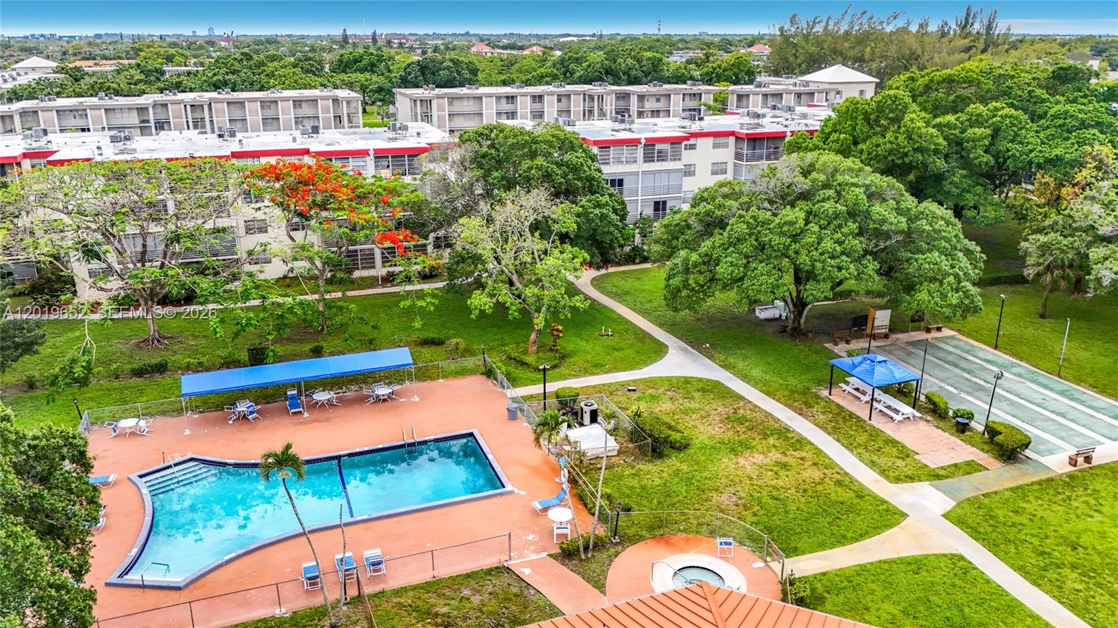 CYPRESS CHASE CONDO NO 5 - Residential