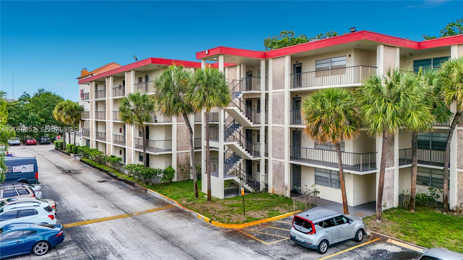 CYPRESS CHASE CONDO NO 5 - Residential