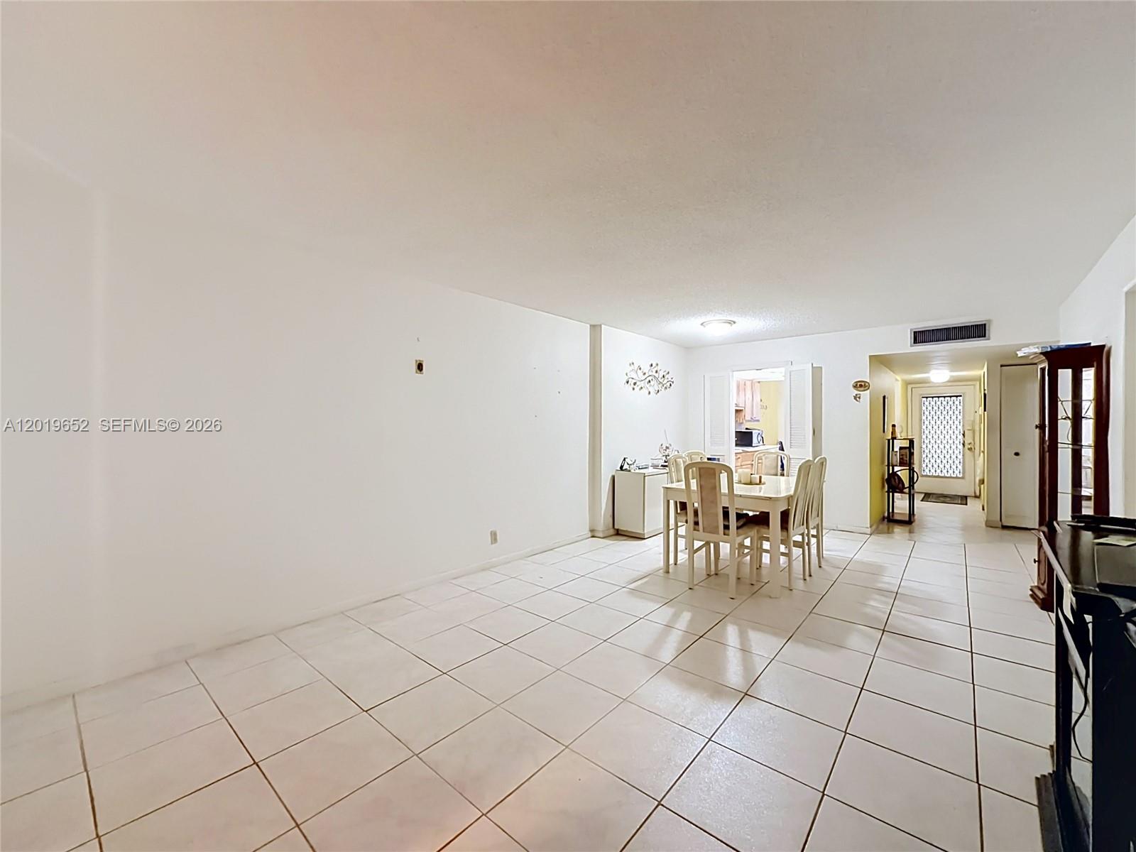 CYPRESS CHASE CONDO NO 5 - Residential