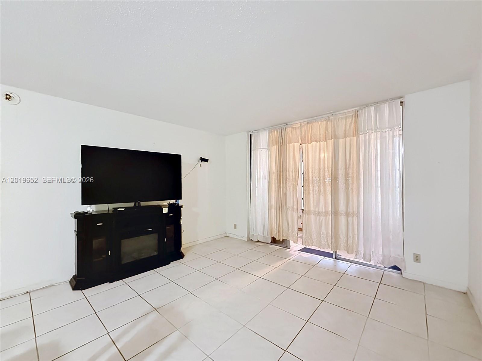 CYPRESS CHASE CONDO NO 5 - Residential
