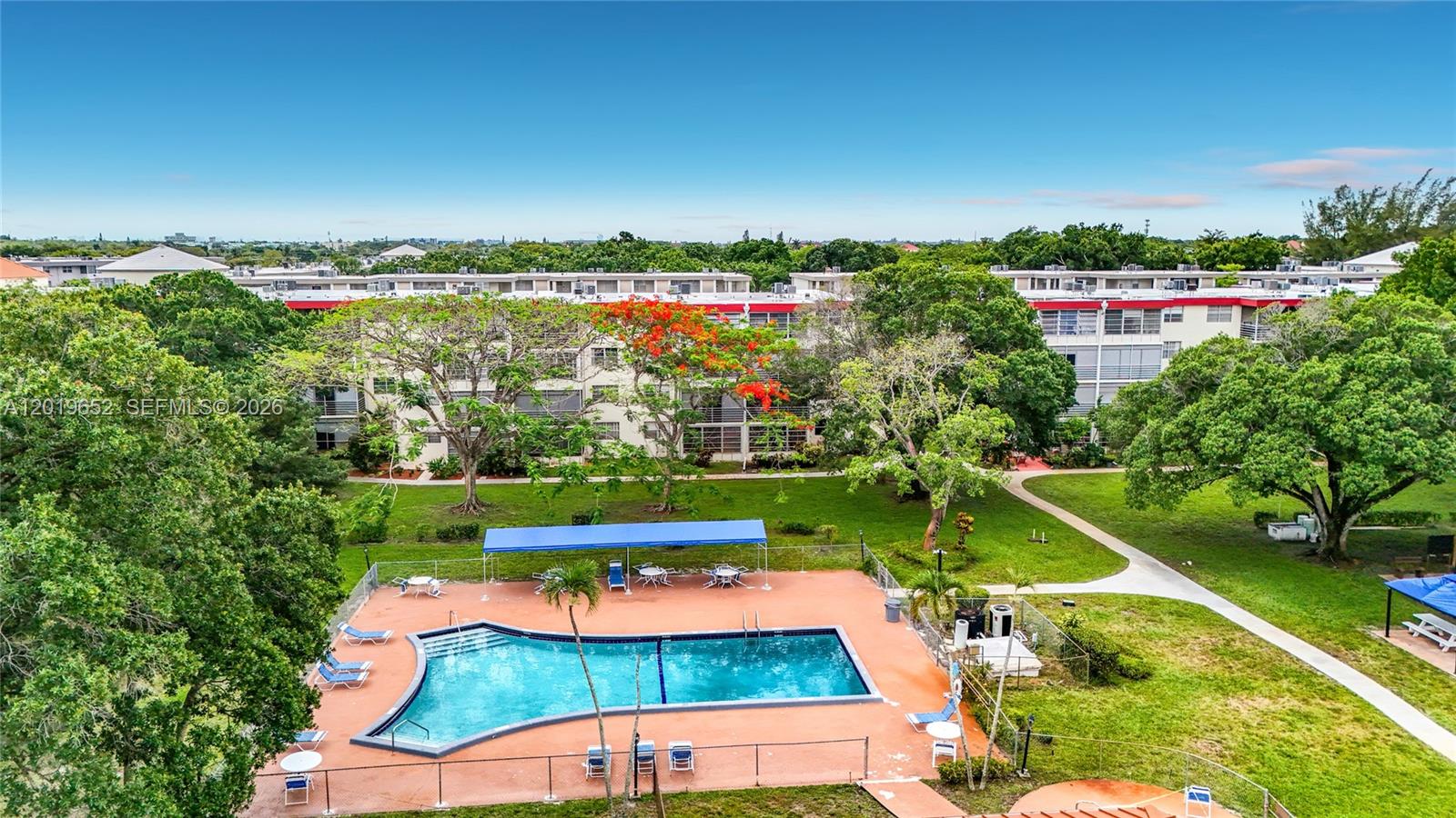 CYPRESS CHASE CONDO NO 5 - Residential