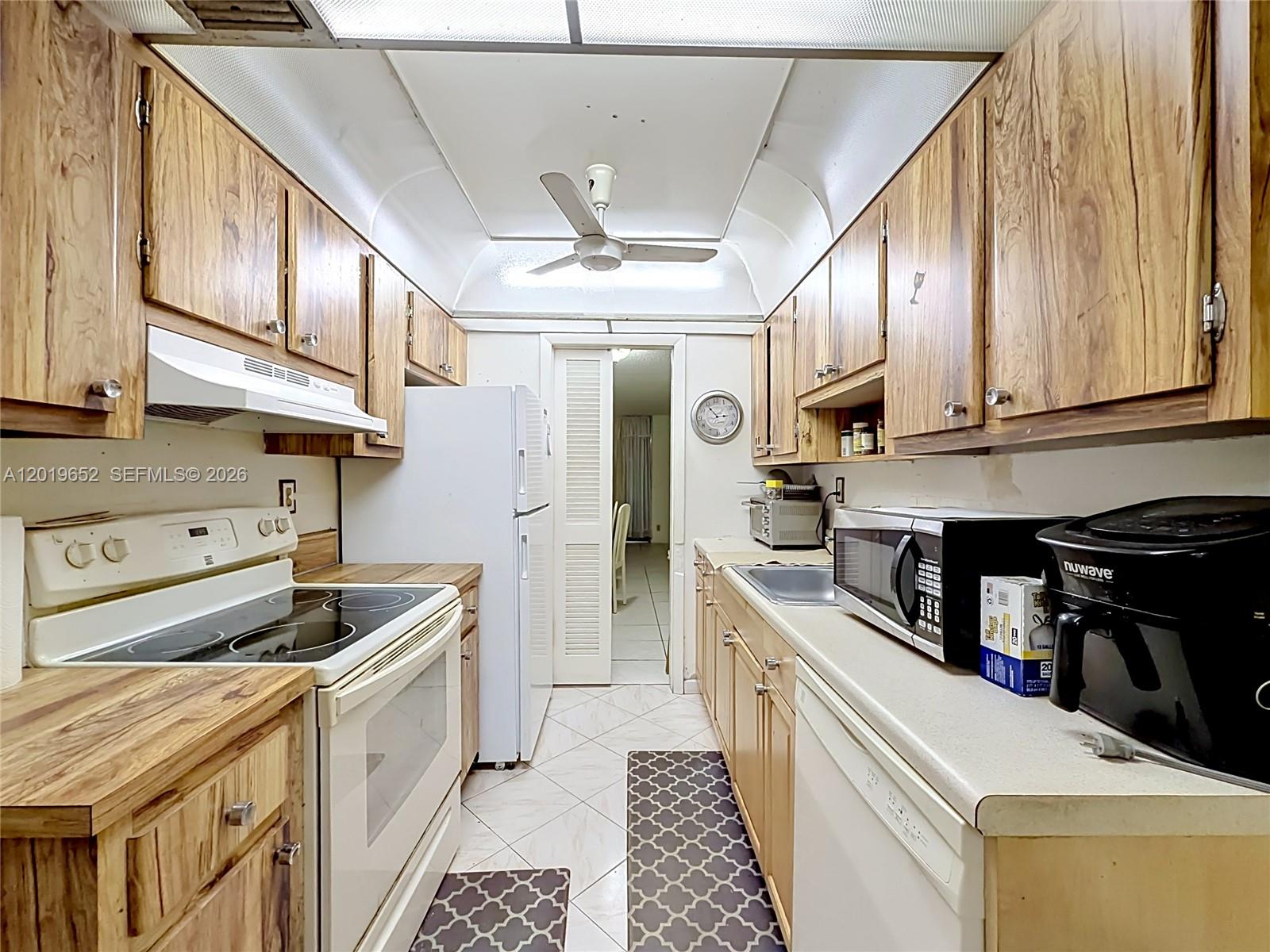 CYPRESS CHASE CONDO NO 5 - Residential