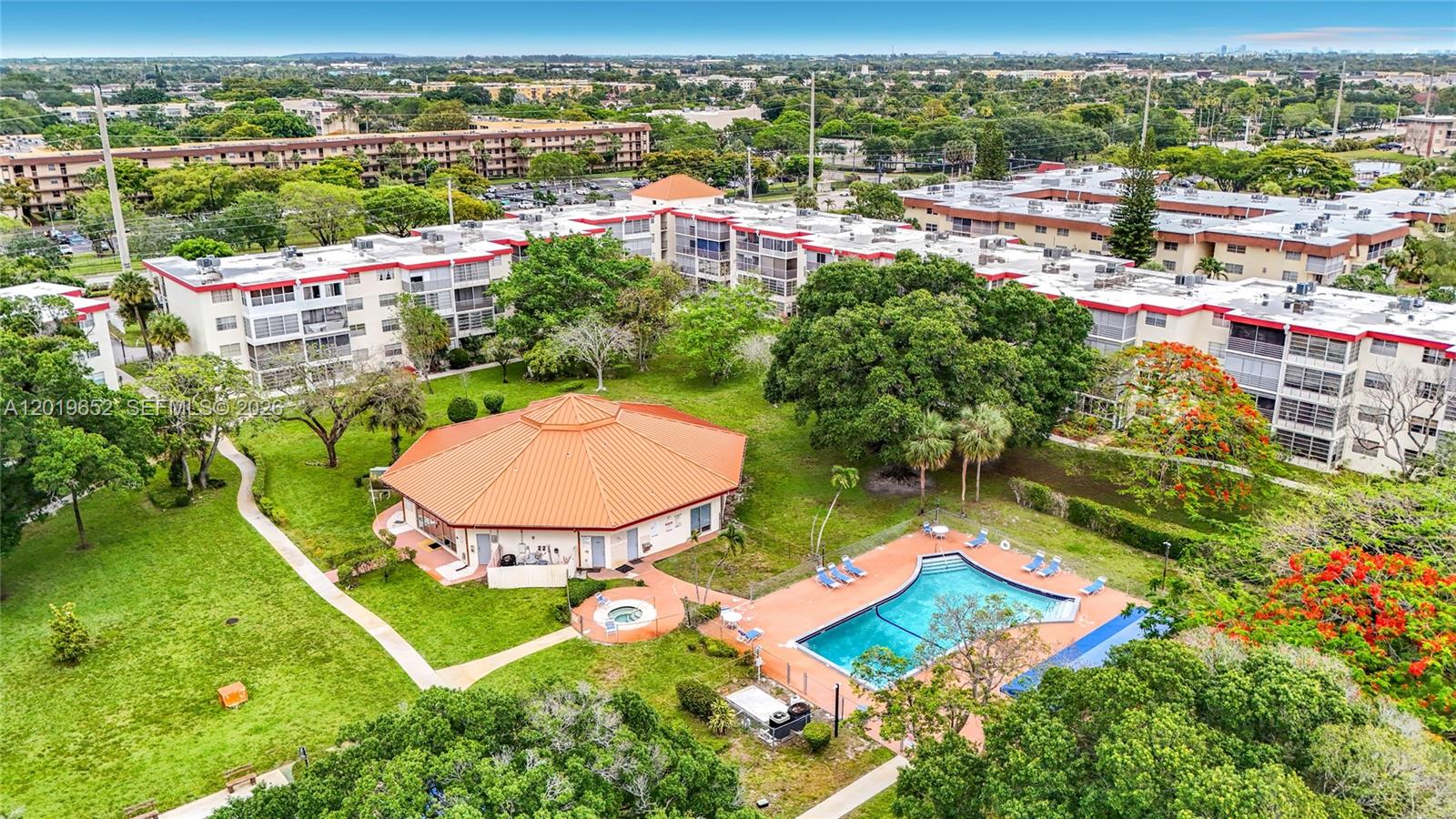 CYPRESS CHASE CONDO NO 5 - Residential