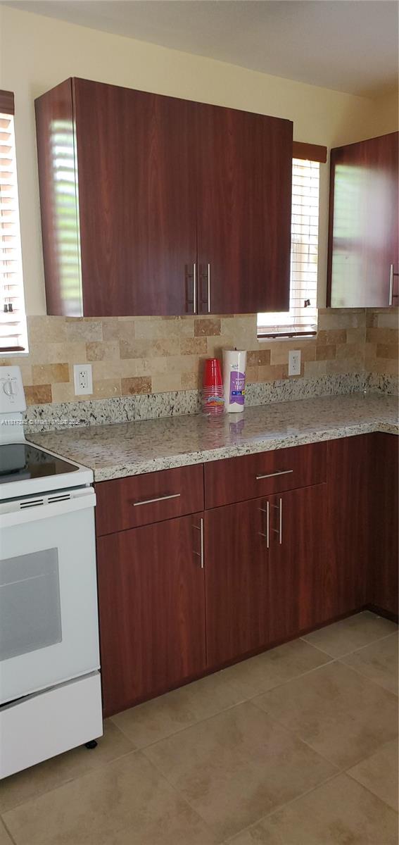 ARCH CREEKS ESTATES - Residential Lease