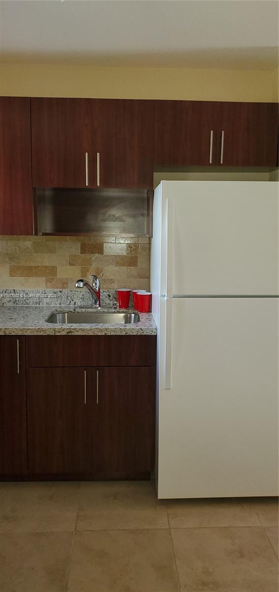 ARCH CREEKS ESTATES - Residential Lease