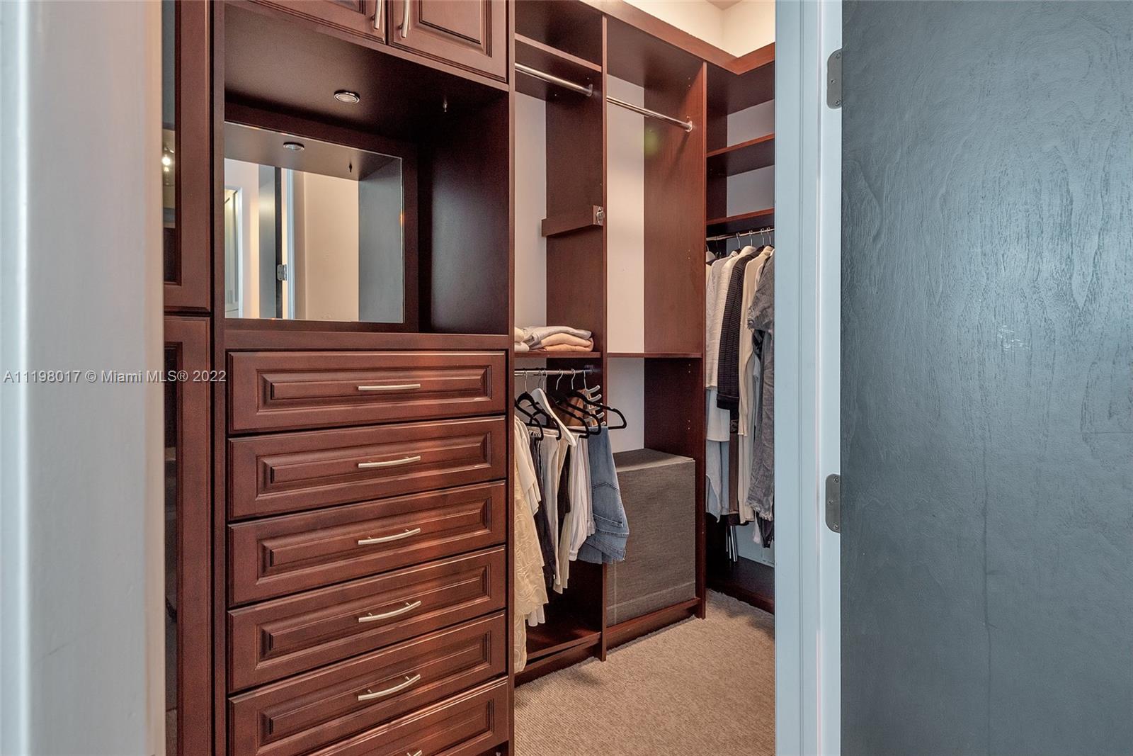 CONTINUUM ON SOUTH BEACH - Residential