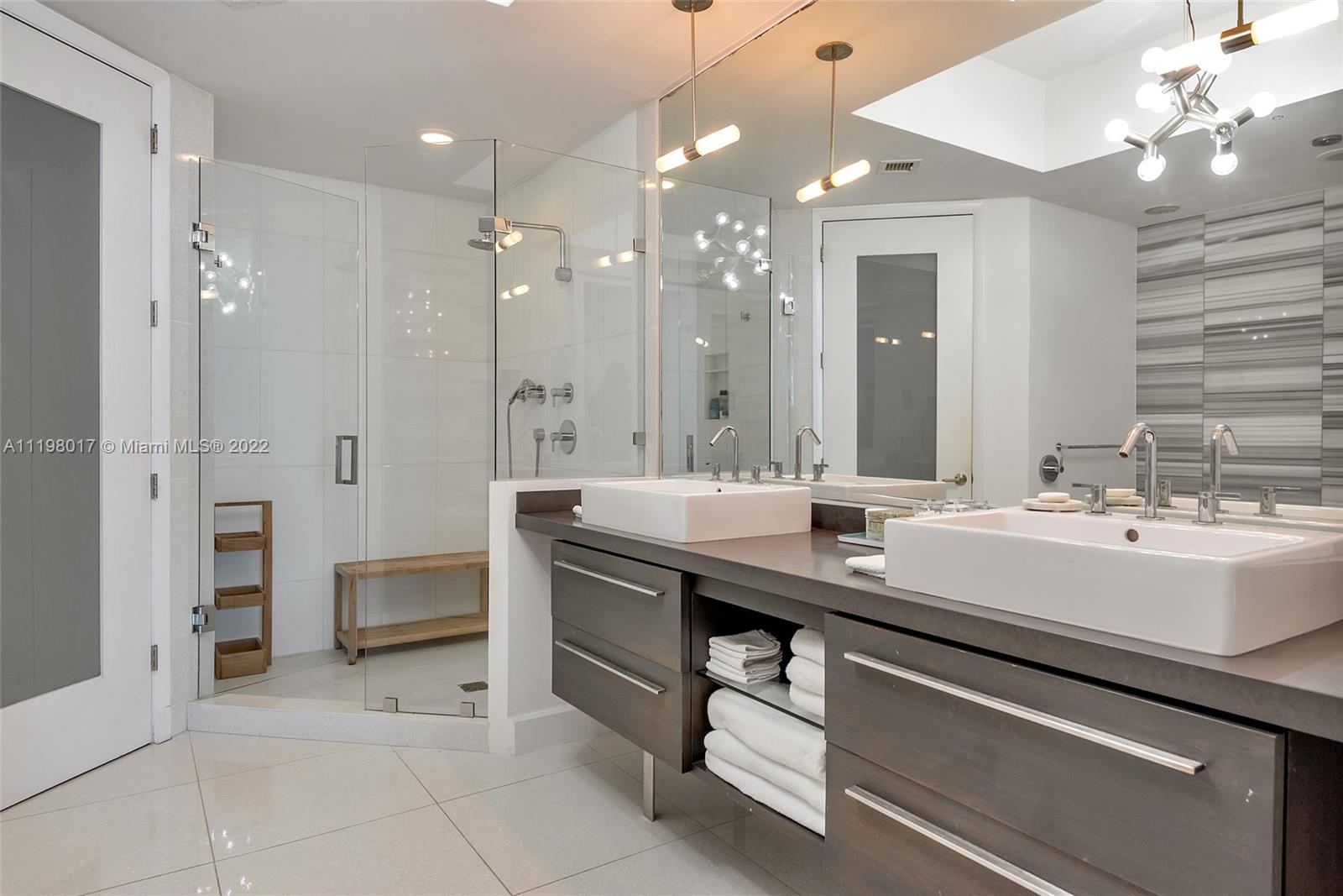 CONTINUUM ON SOUTH BEACH - Residential