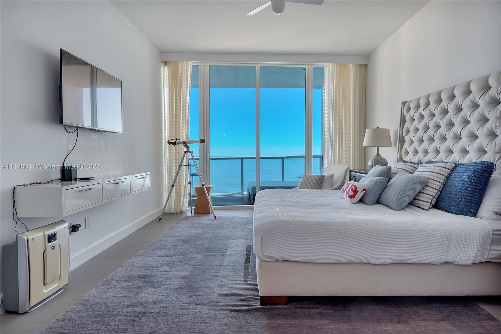 CONTINUUM ON SOUTH BEACH - Residential