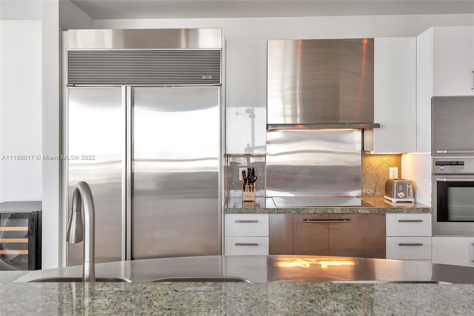 CONTINUUM ON SOUTH BEACH - Residential