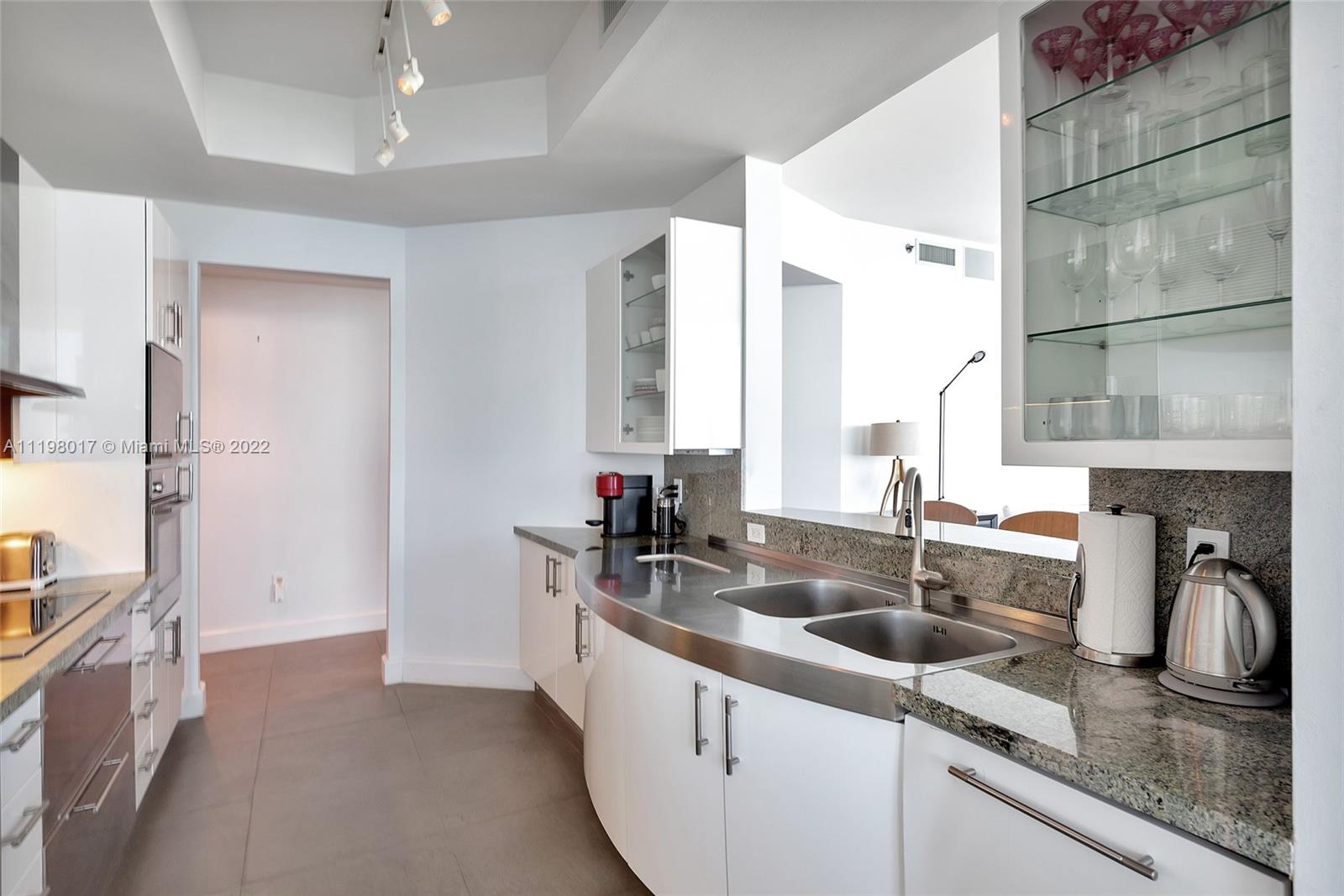 CONTINUUM ON SOUTH BEACH - Residential