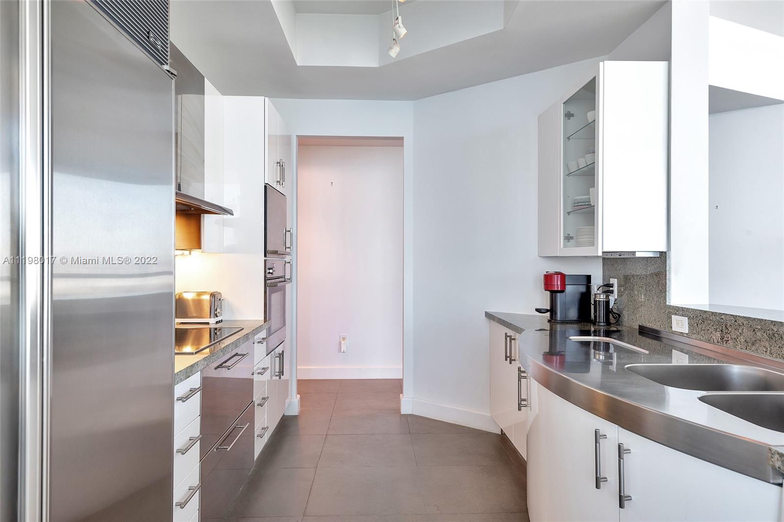 CONTINUUM ON SOUTH BEACH - Residential